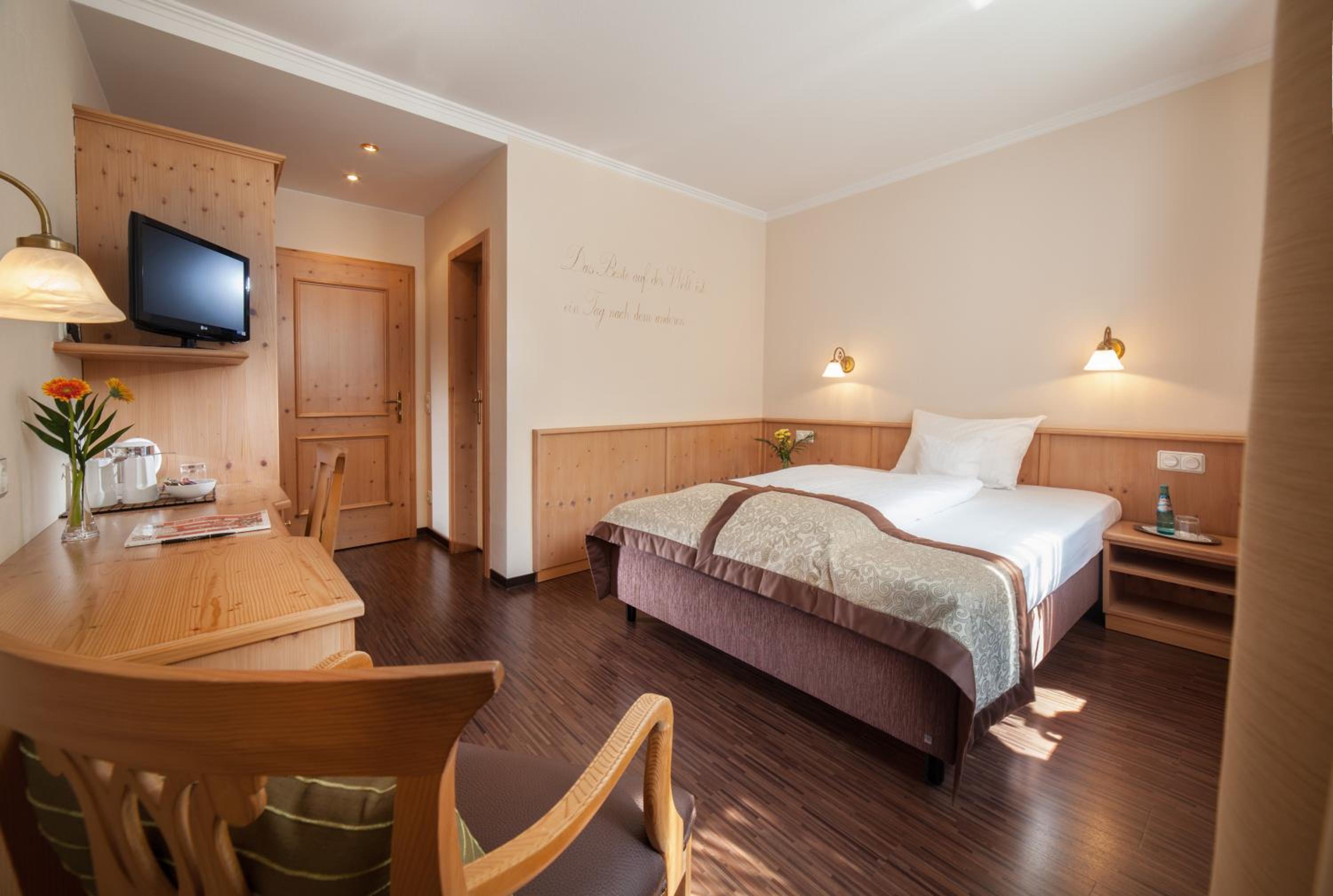 Queen Room - Photo 1