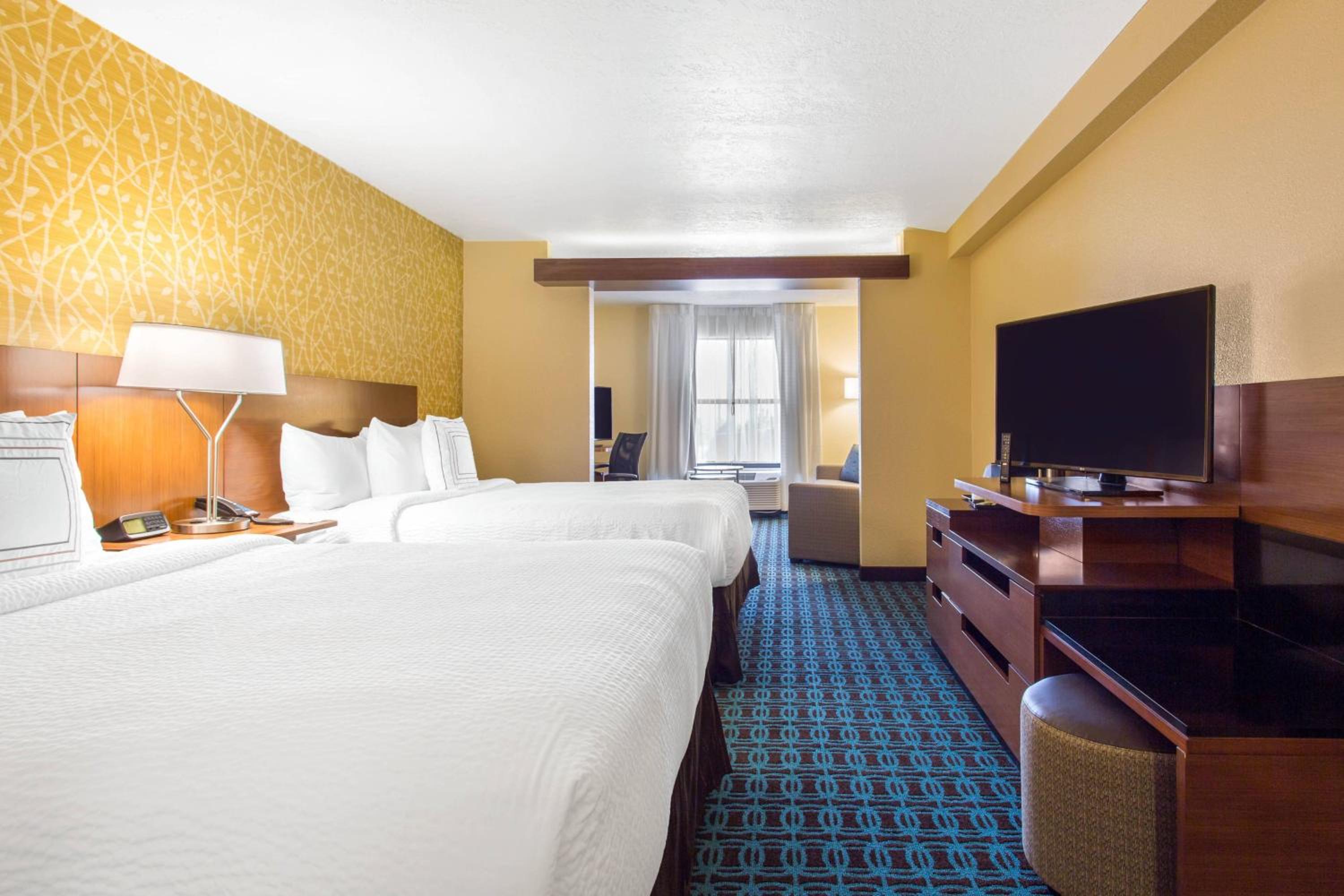 Suite with Two Queen Beds and Sofa Bed photo 3