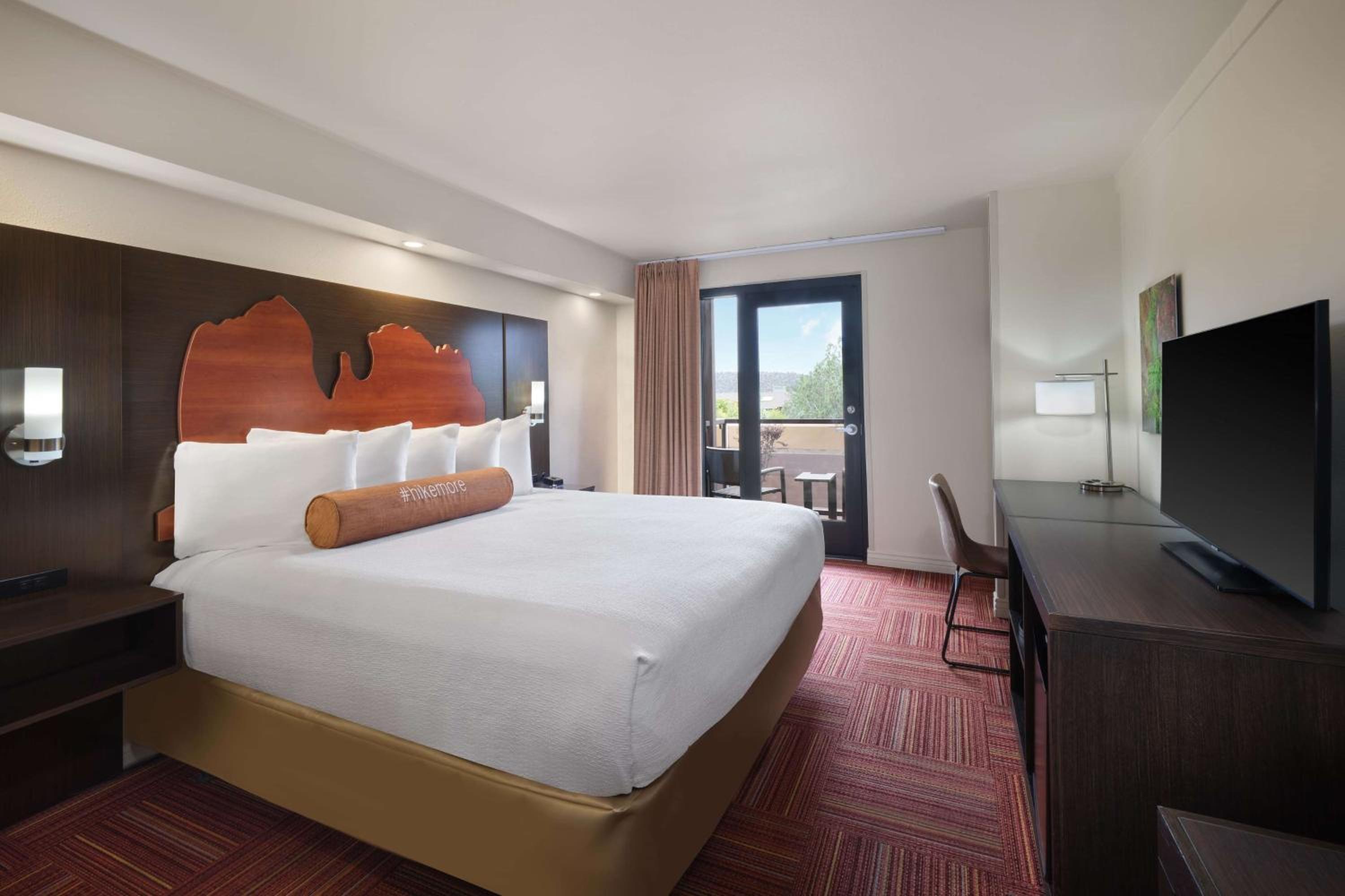King Room with View and Balcony - Upper Floor/Non-Smoking at Aiden by Best Western Sedona in Sedona