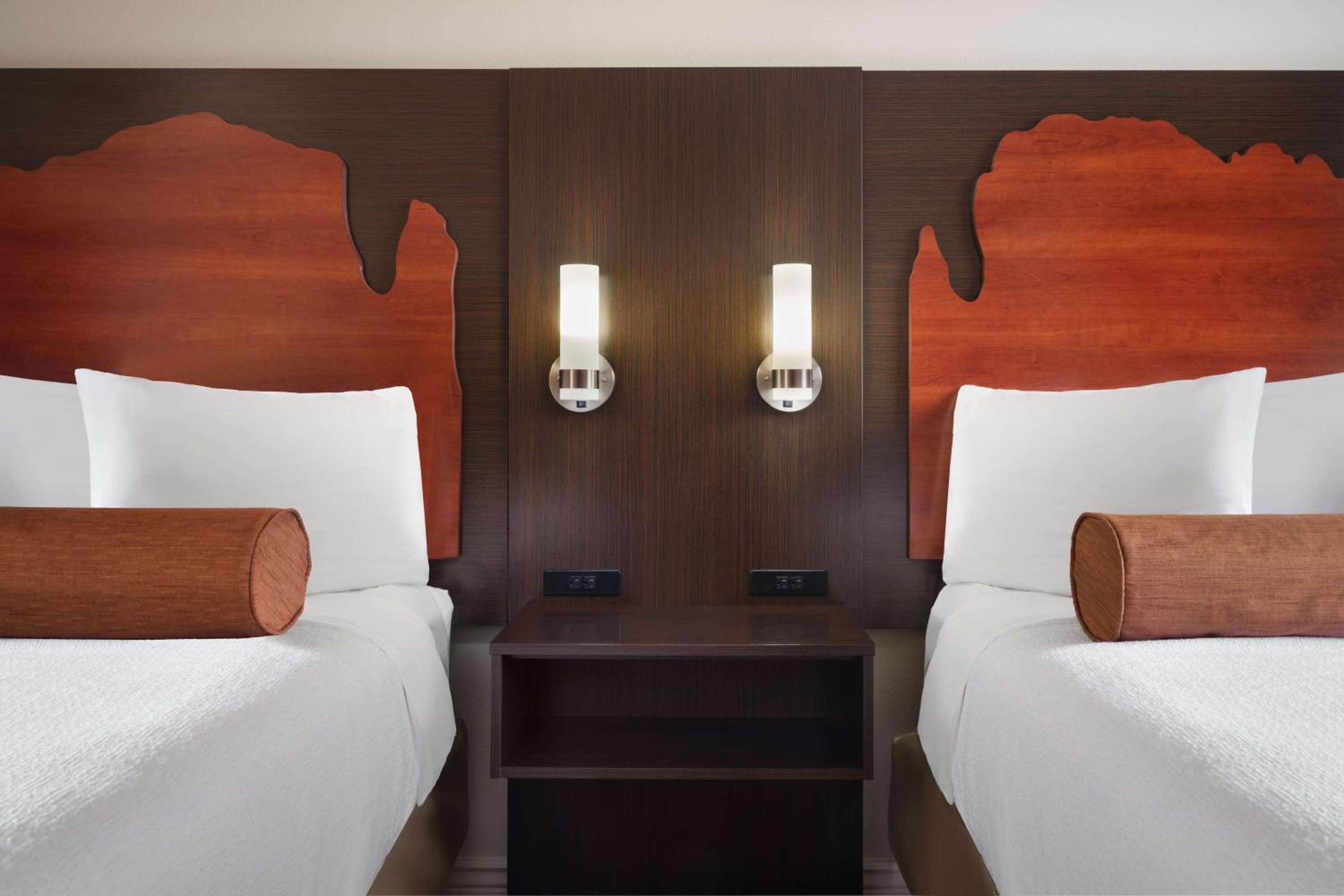 Double Room with Two Double Beds and Balcony - View/Upper Floor/Non-Smoking - Photo 2