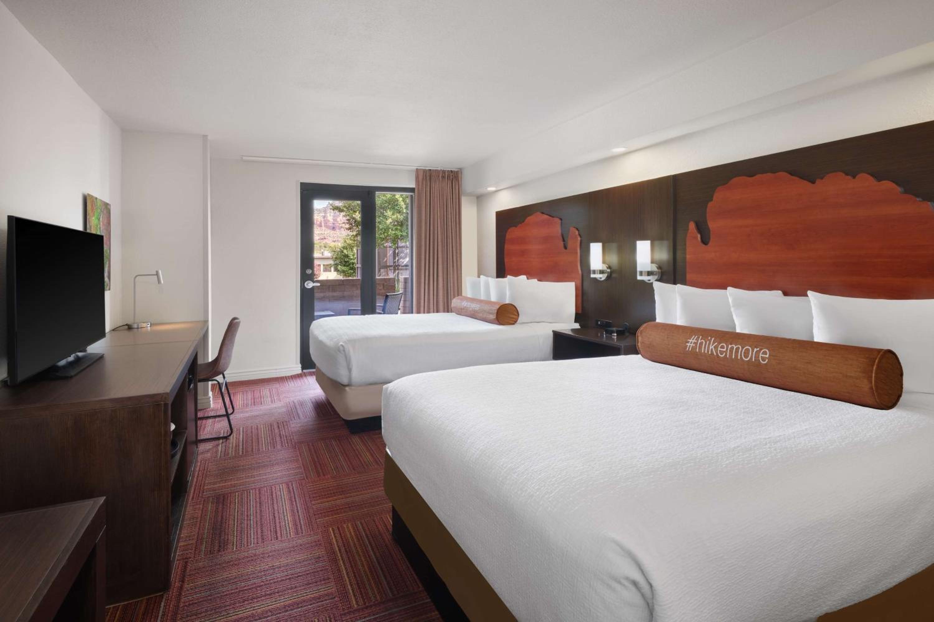 Double Room with Two Double Beds and Balcony - View/Upper Floor/Non-Smoking - Photo 3