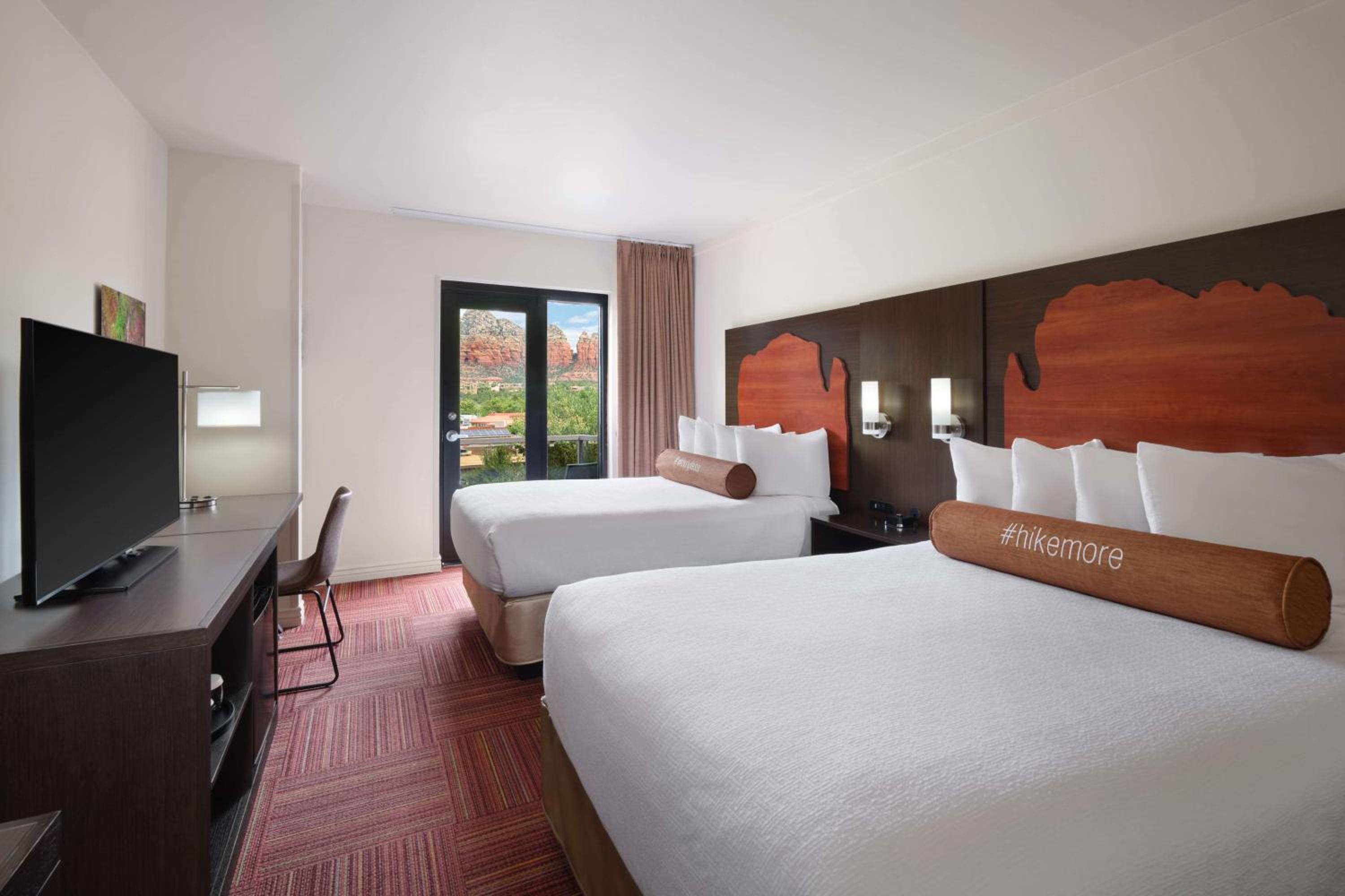 Double Room with Two Double Beds and Balcony - View/Upper Floor/Non-Smoking - Photo 4