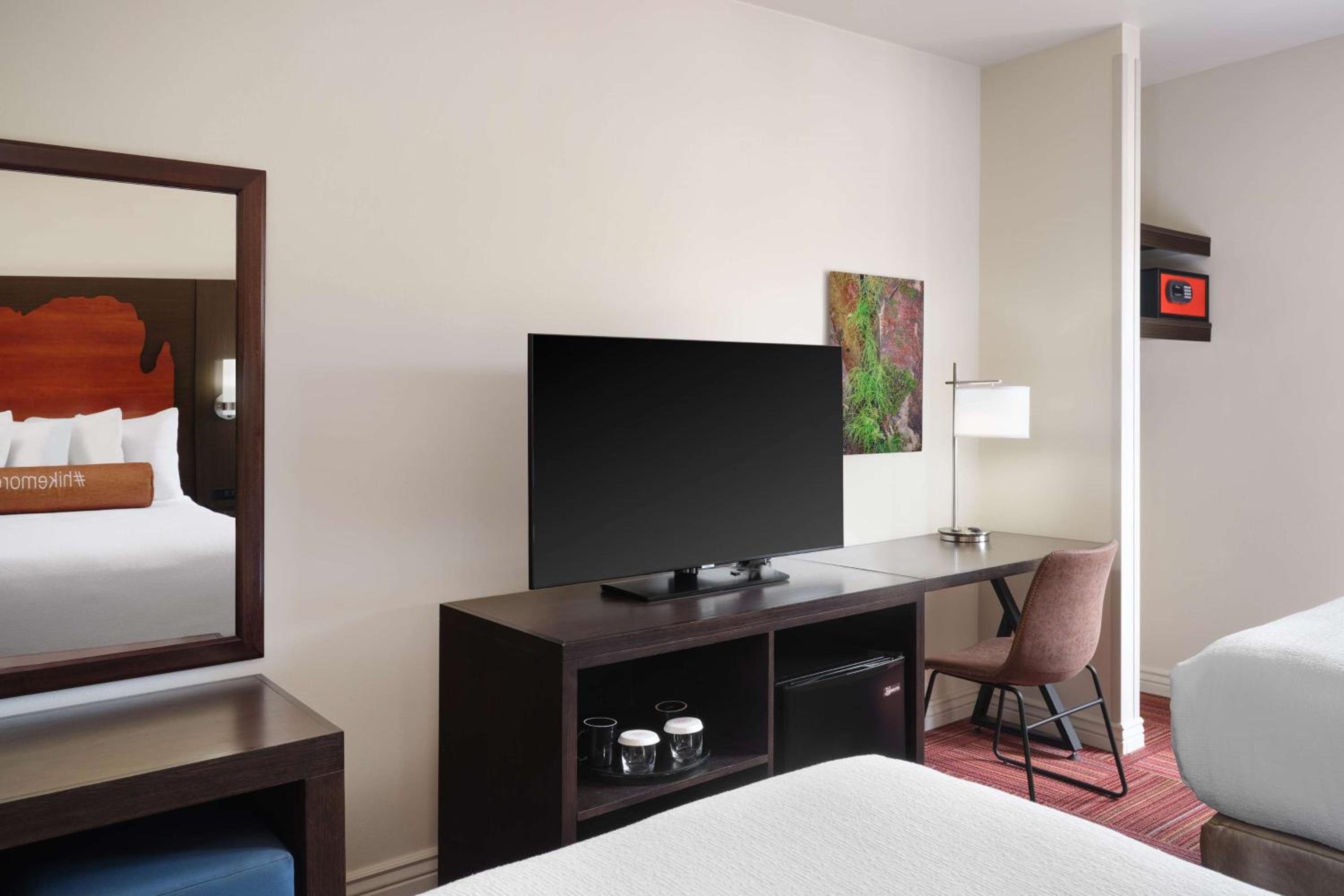 Double Room with Two Double Beds - Photo 3