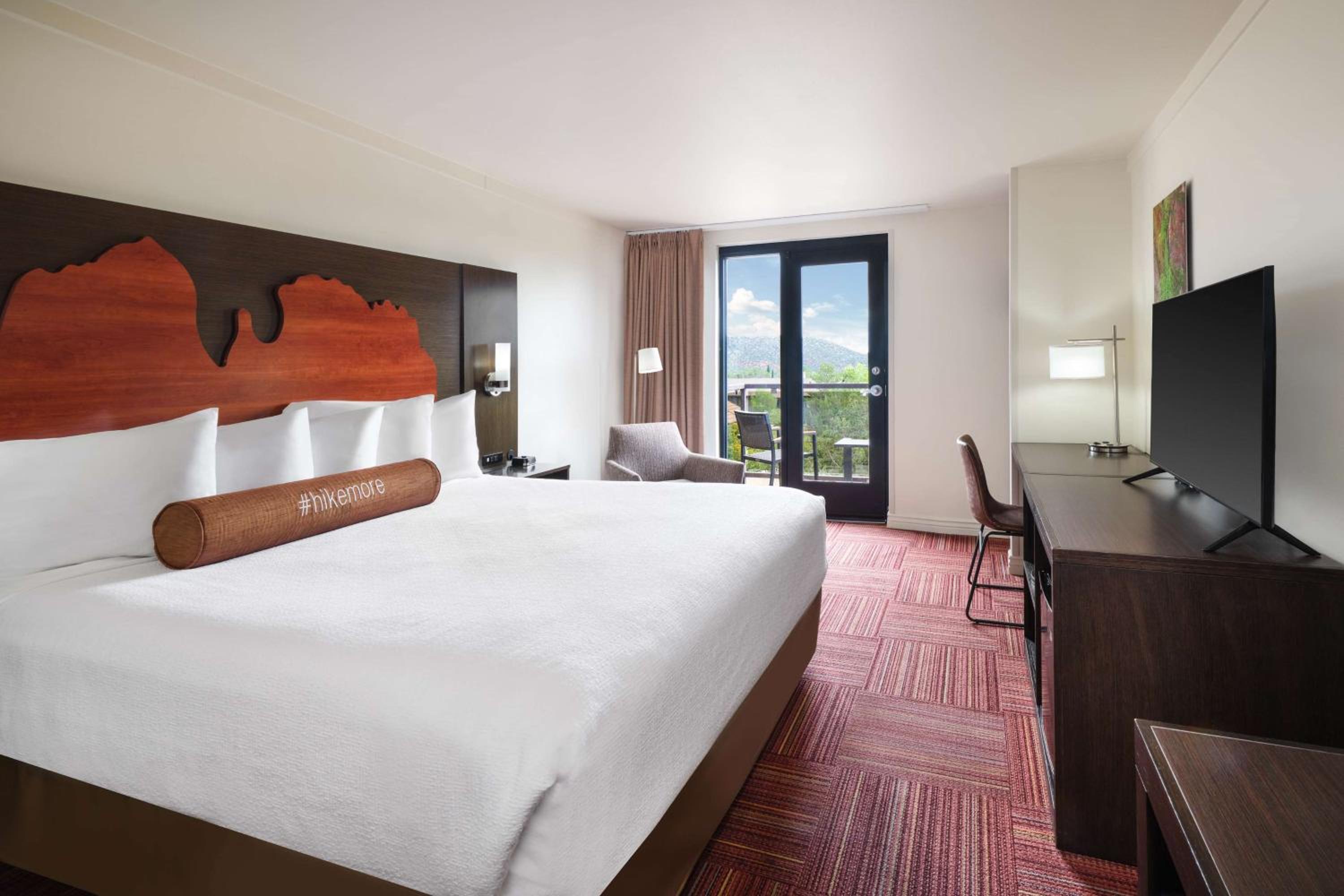 King Room with View and Balcony - Upper Floor/Non-Smoking - Photo 2
