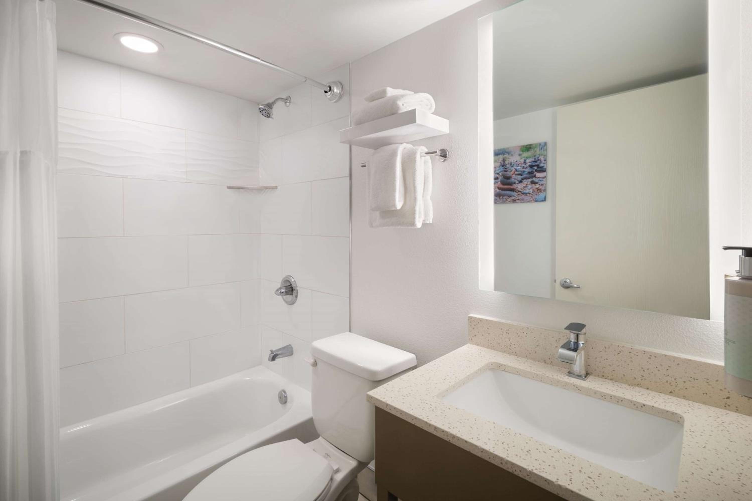 King Room with View and Balcony - Upper Floor/Non-Smoking - Photo 5