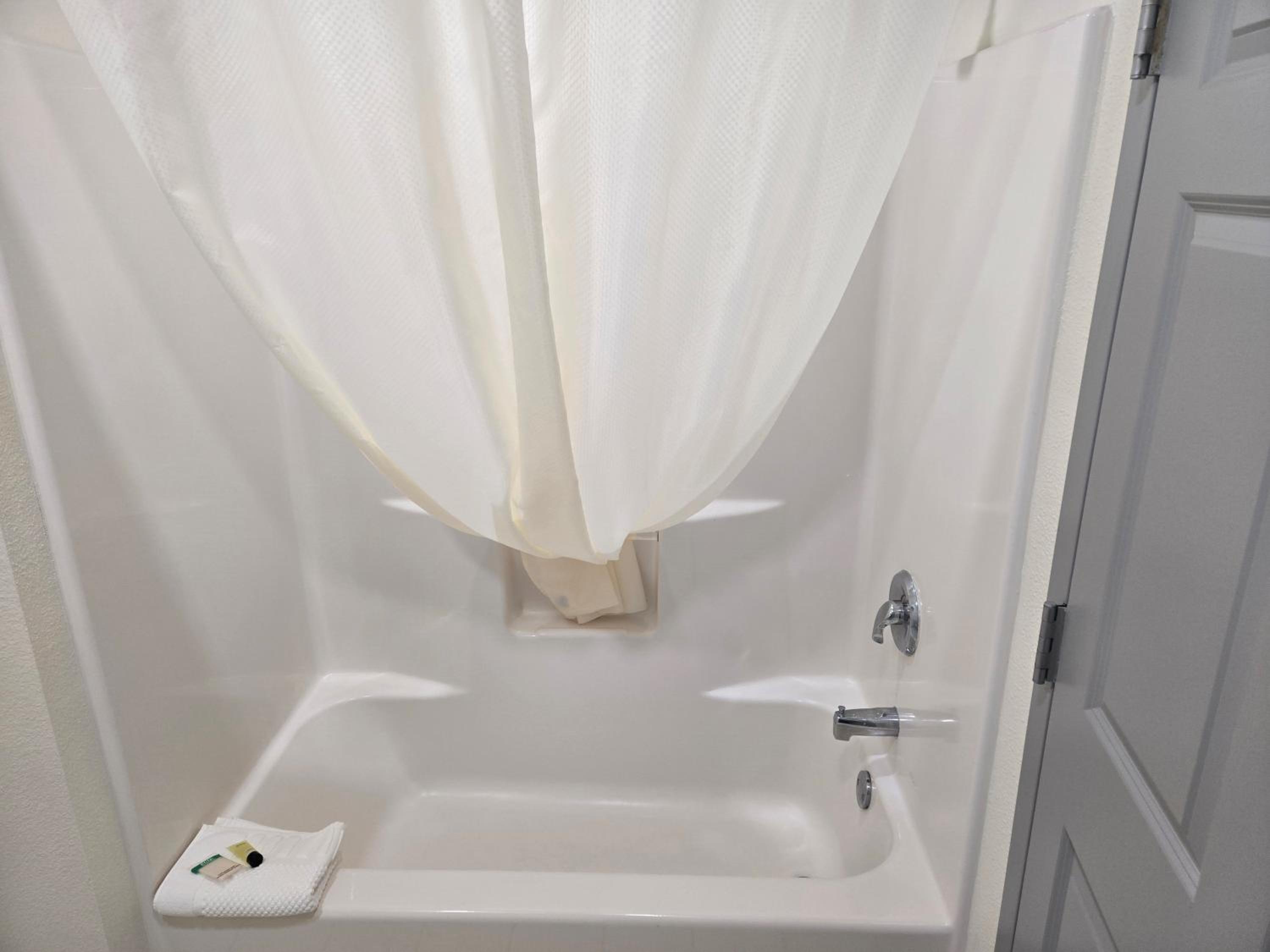 Deluxe King Suite - Photo 5