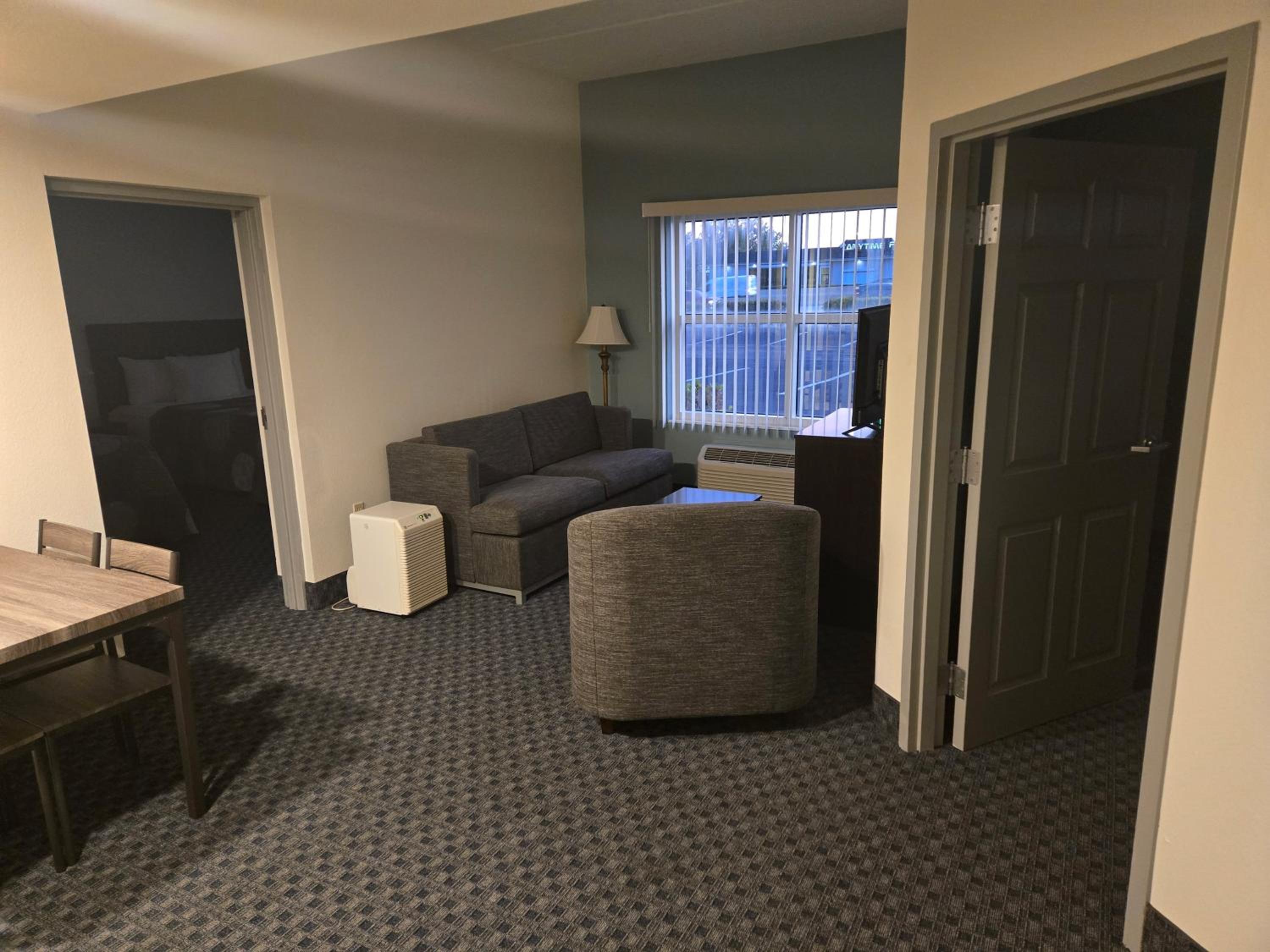 Deluxe Suite - Photo 5