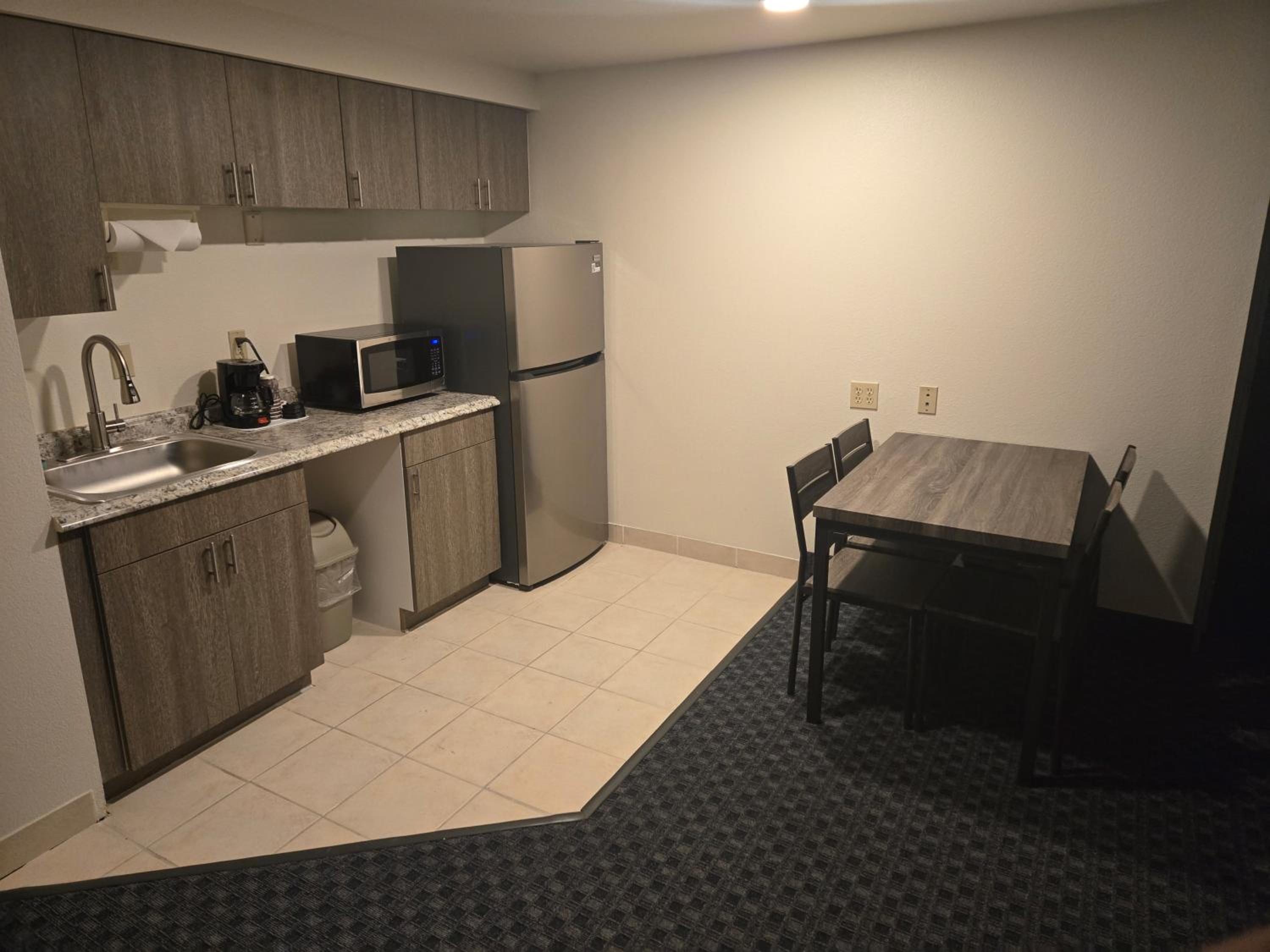 Deluxe Suite - Photo 7