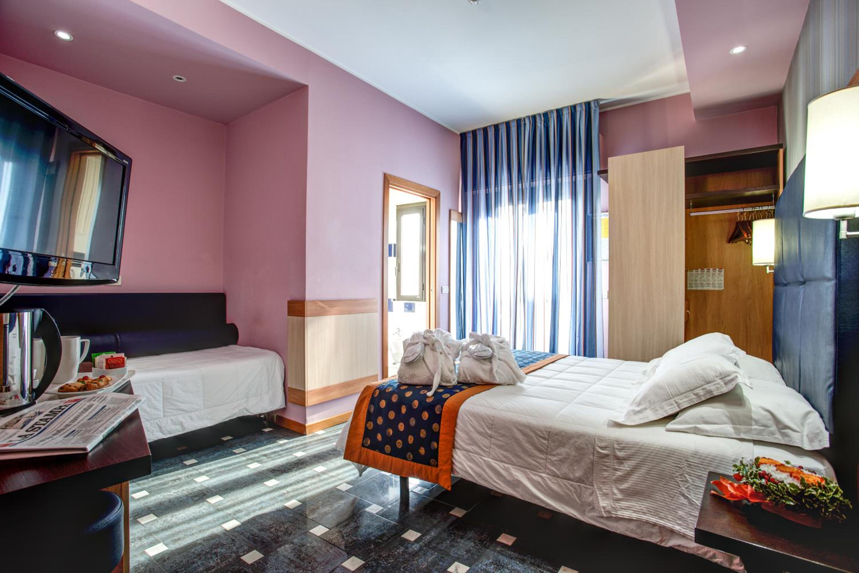 Superior Quadruple Room with Balcony  - Photo 5