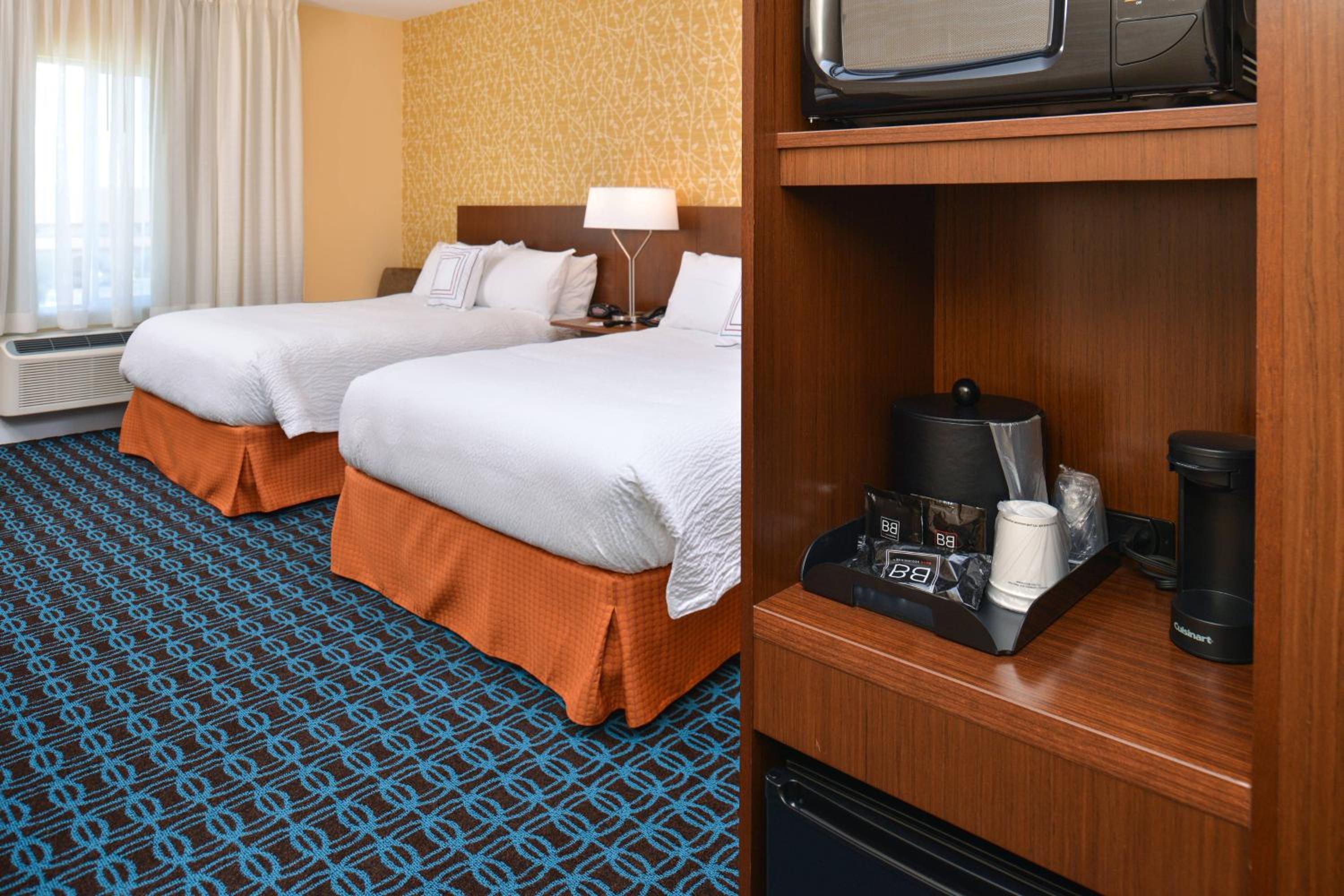 Queen Room with Two Queen Beds - Hearing Accessible photo 2