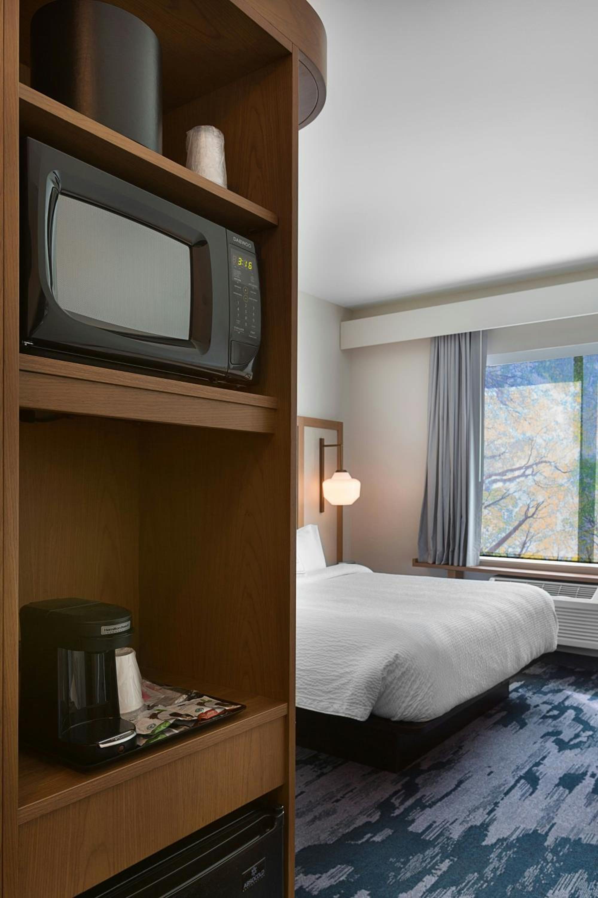 King Room with Bathtub - Mobility Access
