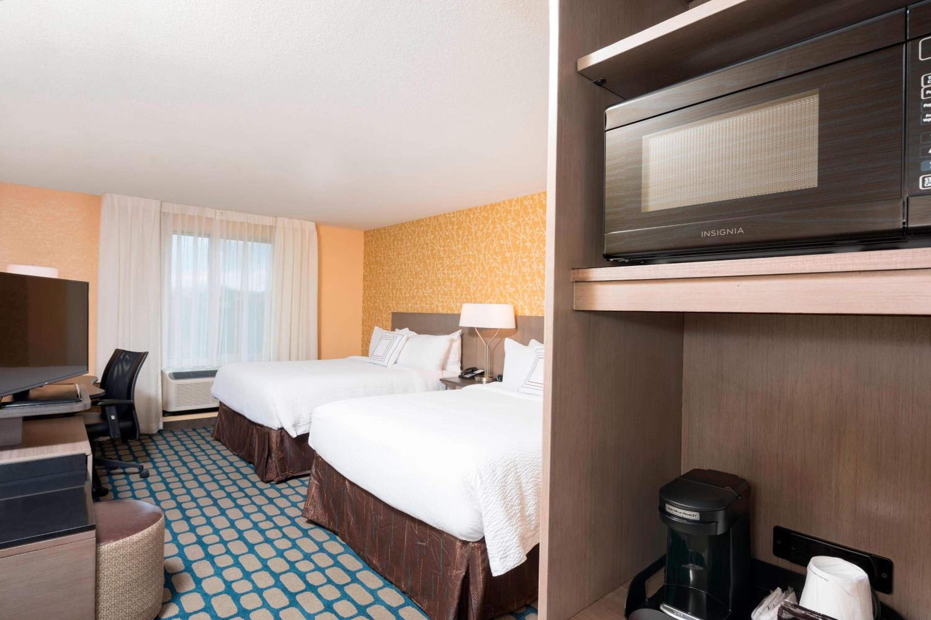 Queen Room with Two Queen Beds and Bathtub - Mobility Access/Hearing Accessible photo 1