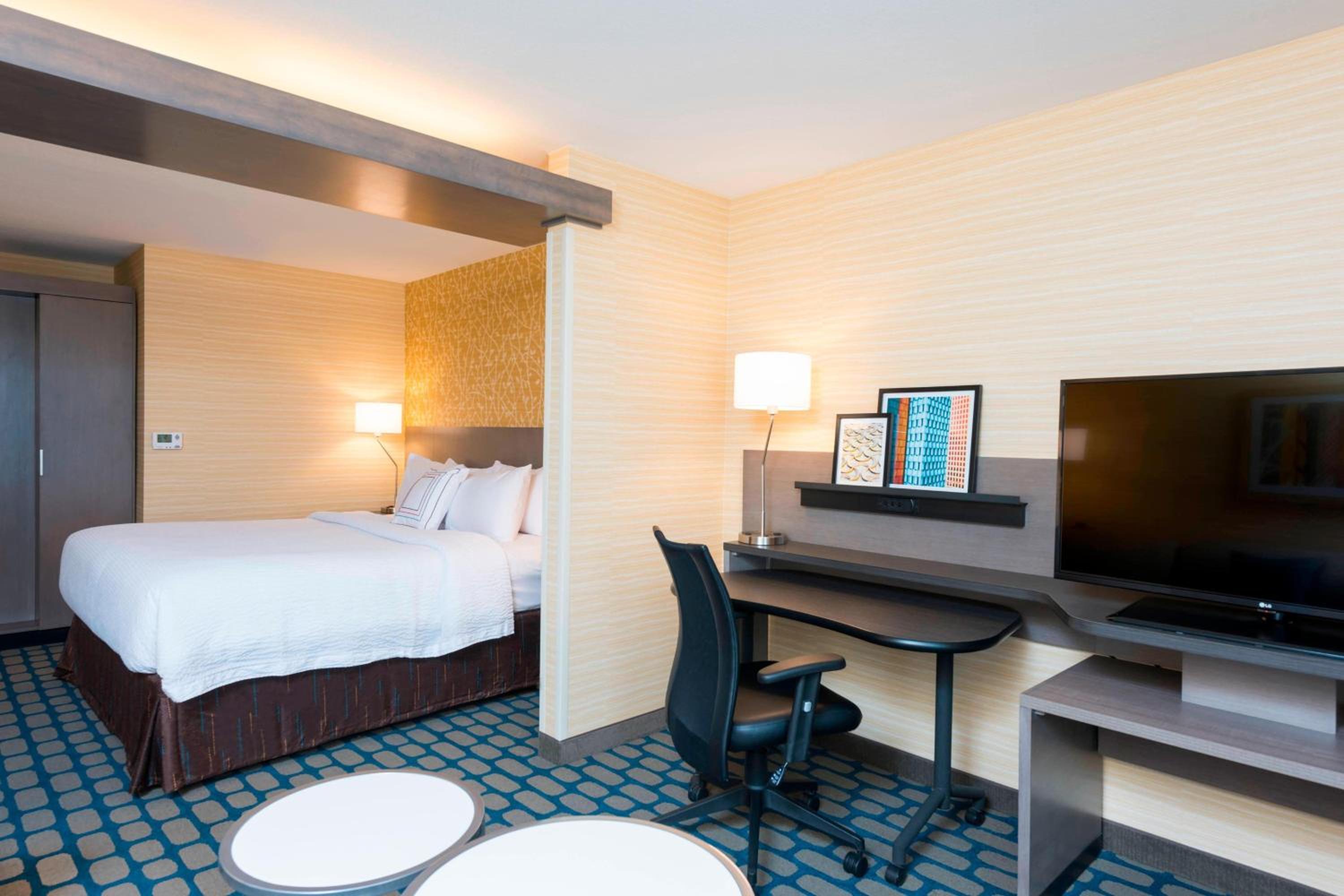 King Suite with Roll-In Shower - Mobility Accessible photo 3