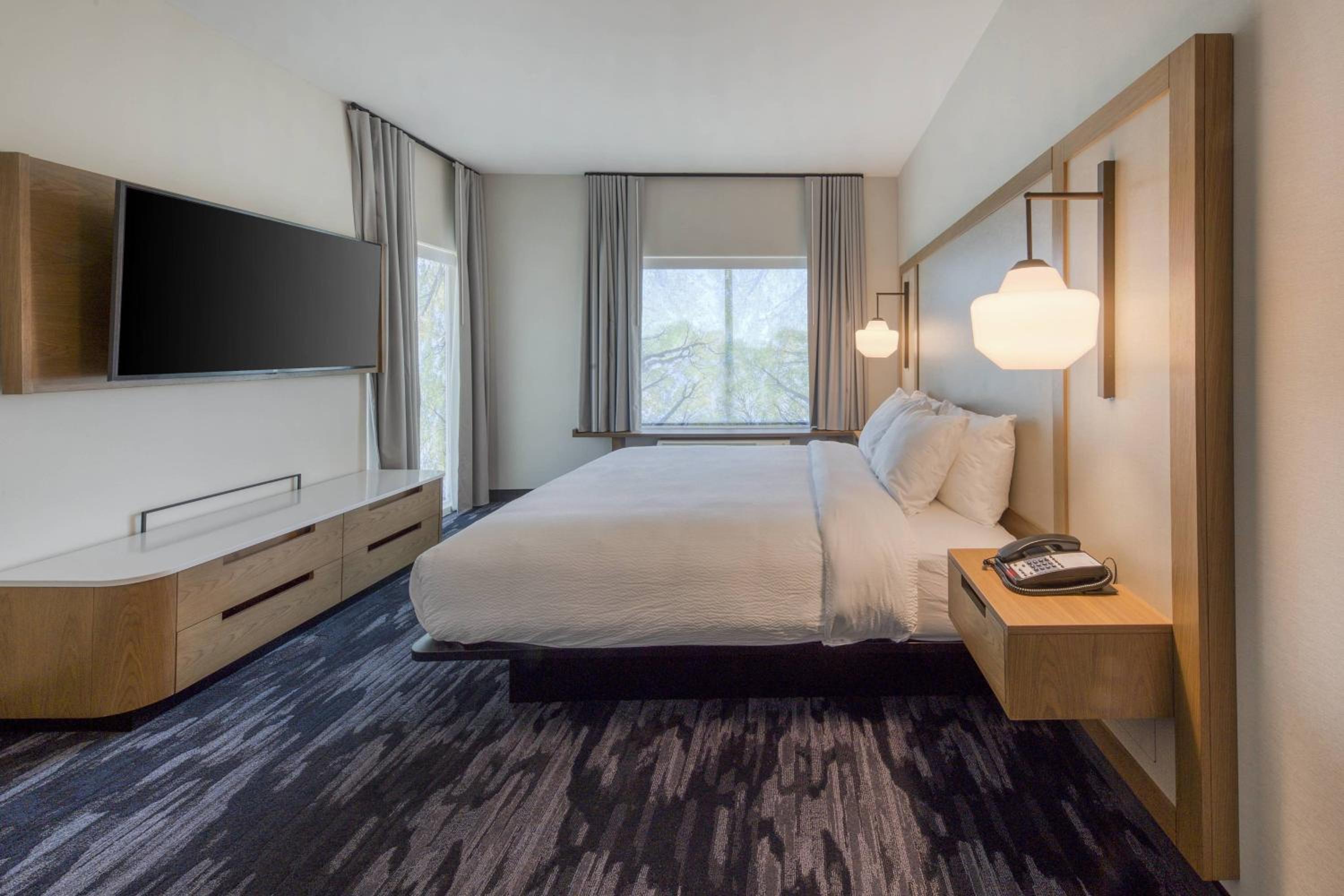 One-Bedroom King Suite with Roll-In Shower and Sofa Bed - Mobility Access/Hearing Accessible