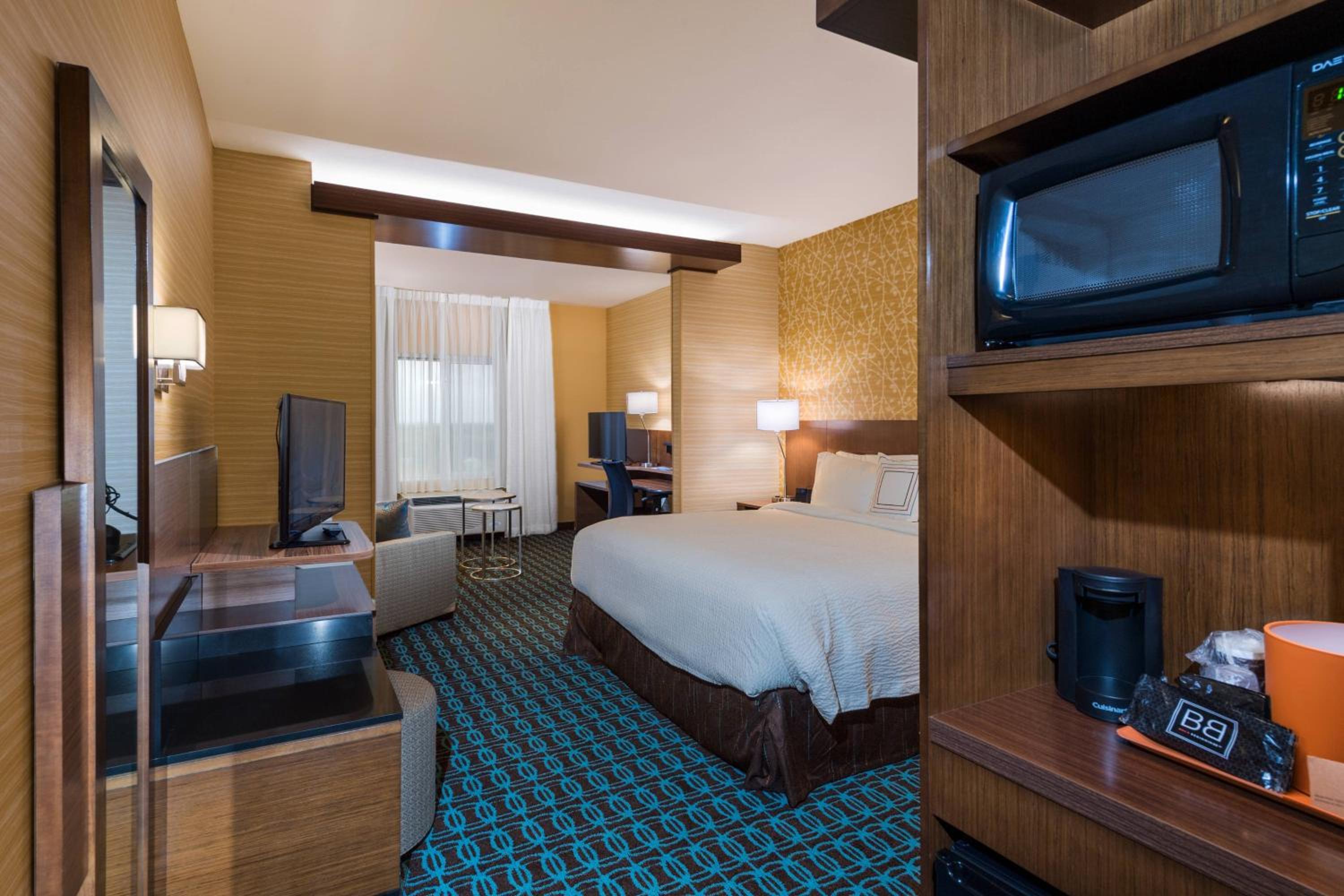 King Suite with Sitting Area and Sofa Bed - Hearing Accessible photo 2