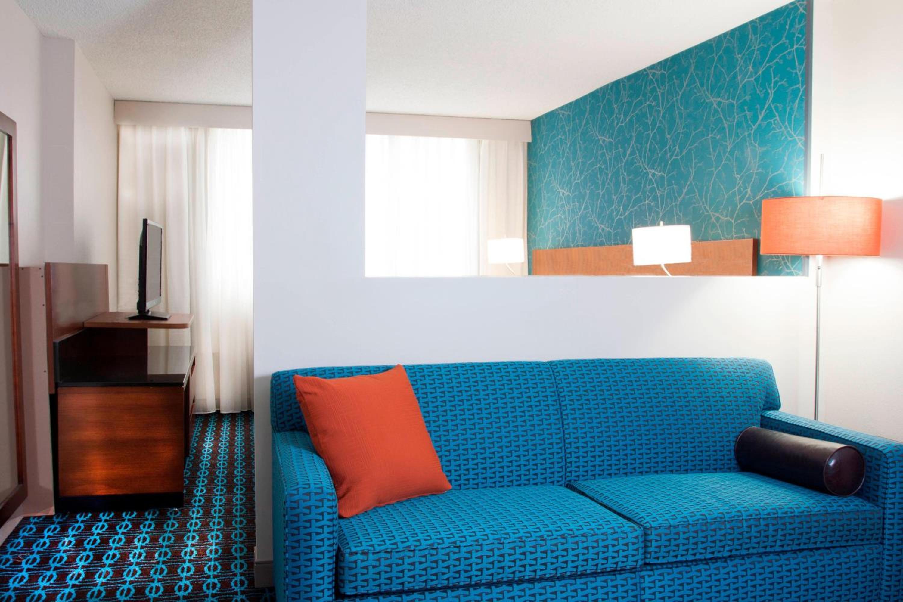 King Suite with High Floor and Sofa Bed - Photo 1