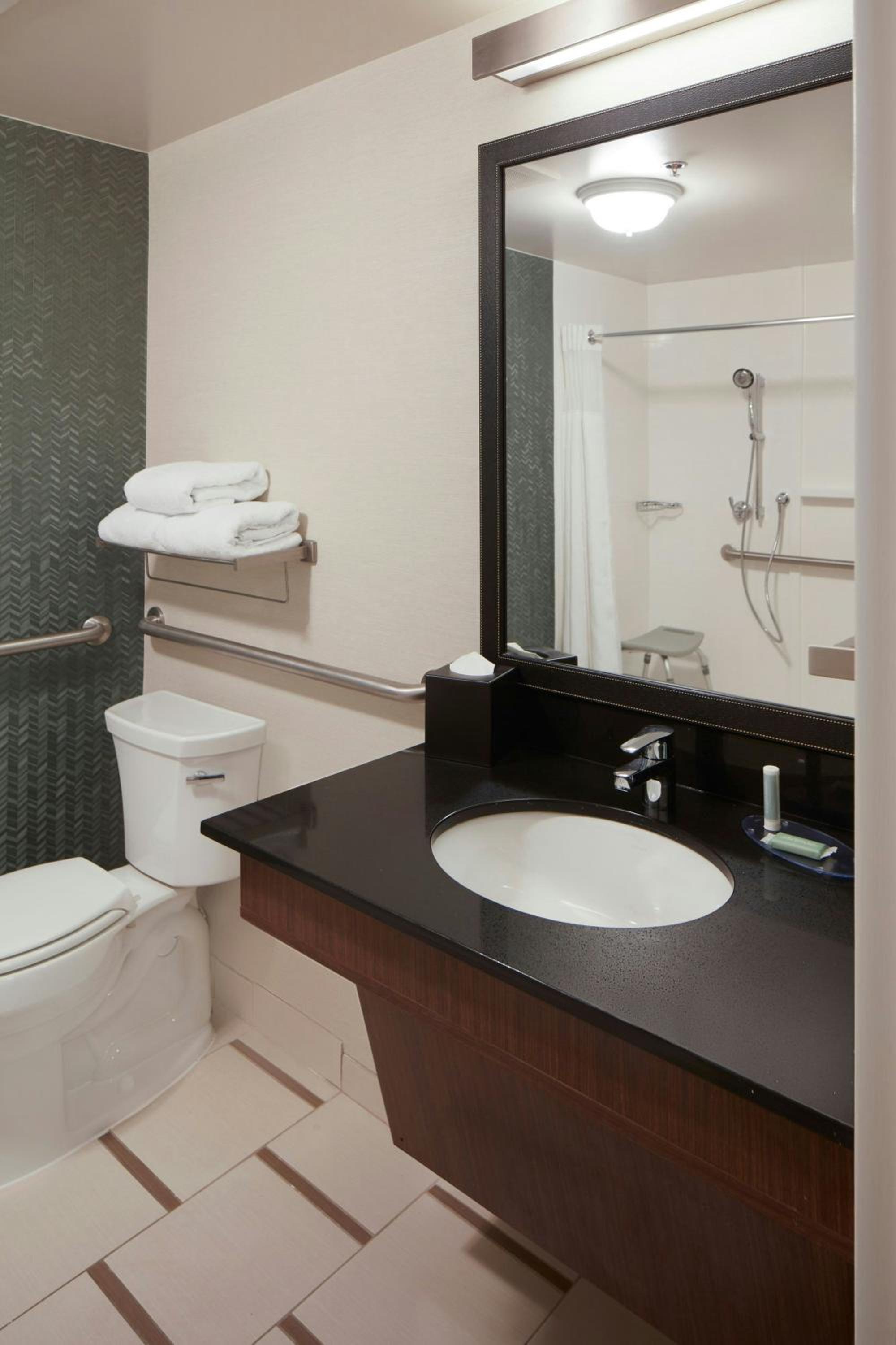 Queen Room with Two Queen Beds and Roll-In Shower - Mobility Accessible photo 3