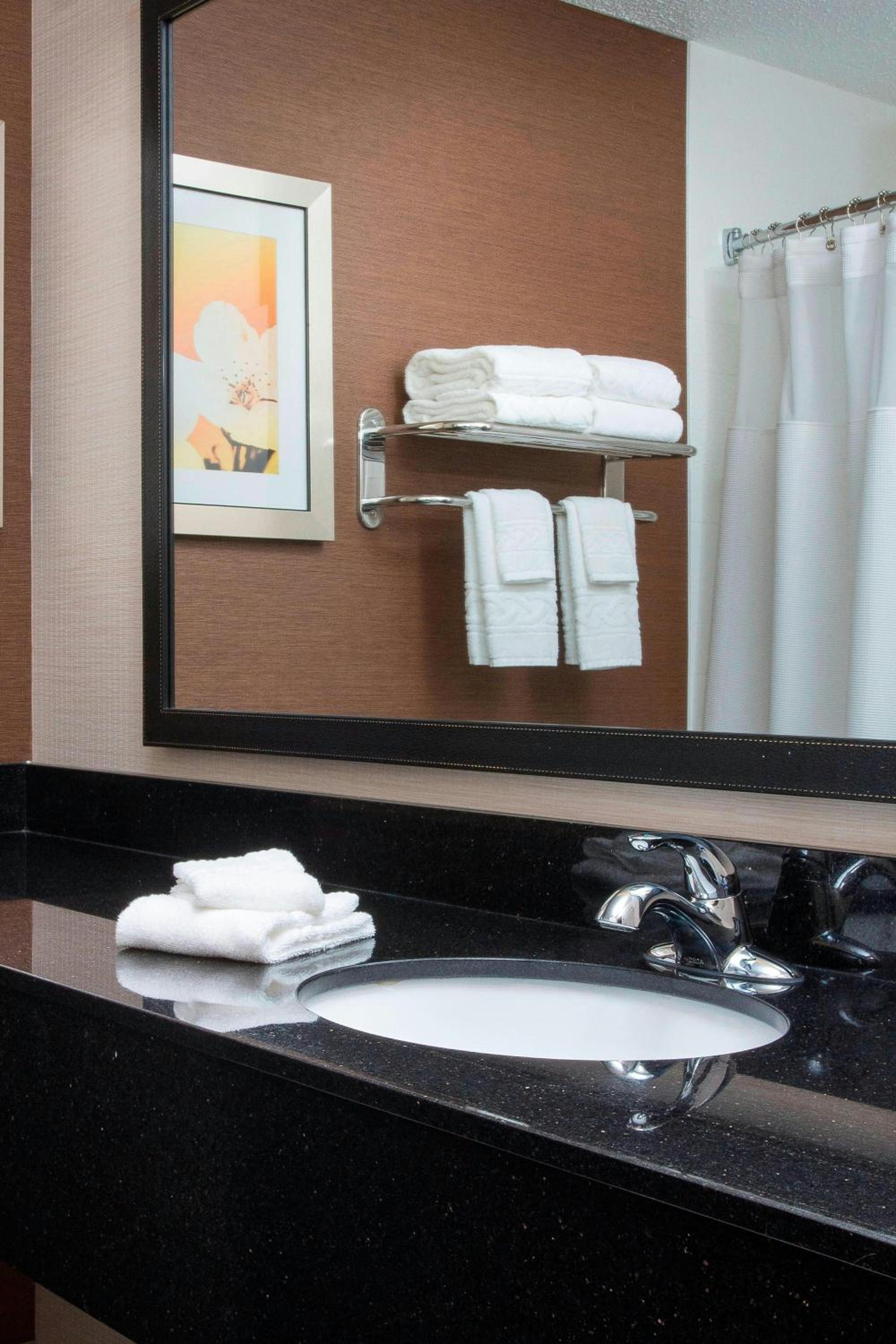 King Room - Hearing Accessible photo 3