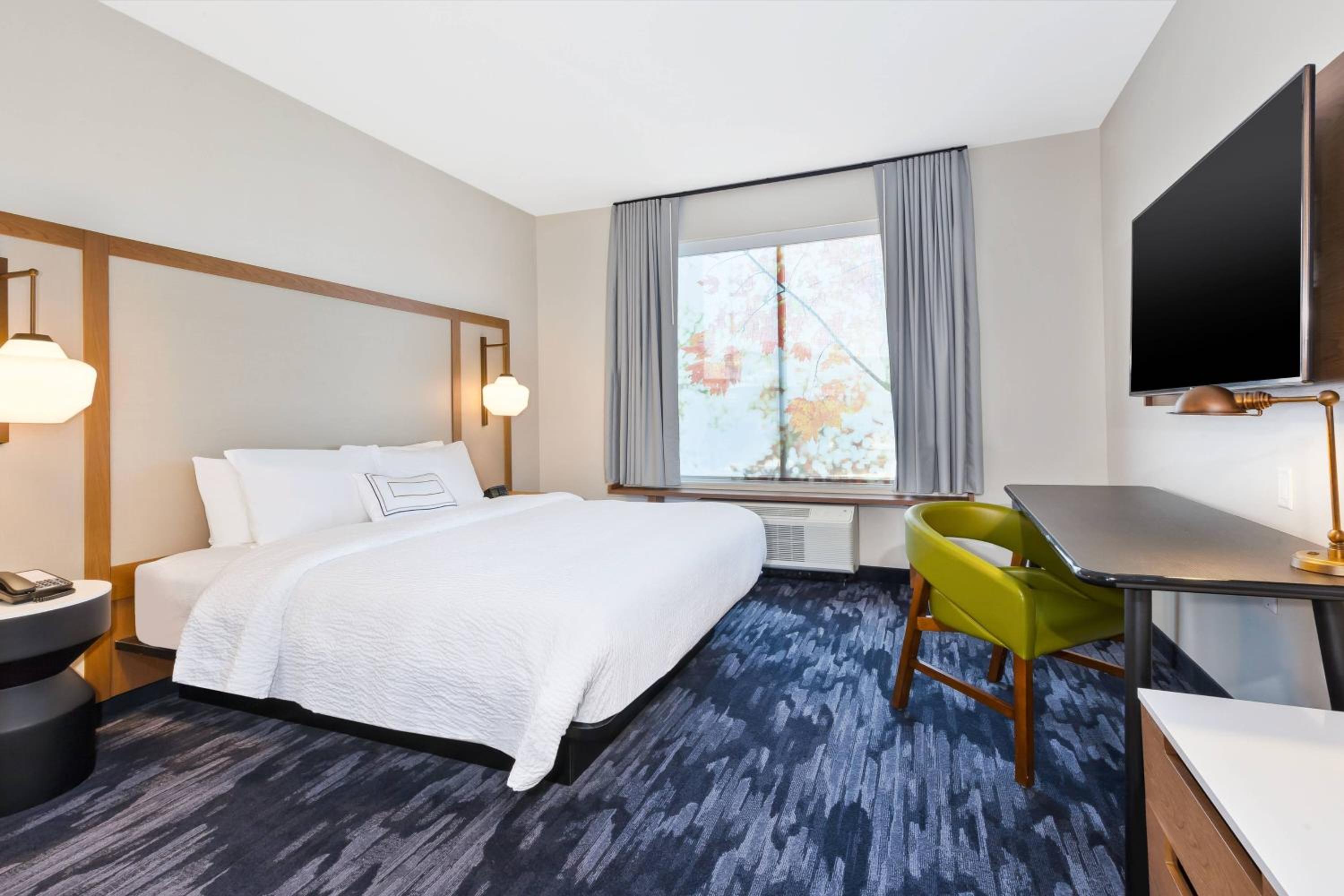 King Room with Roll-In Shower - Mobility Accessible photo 1