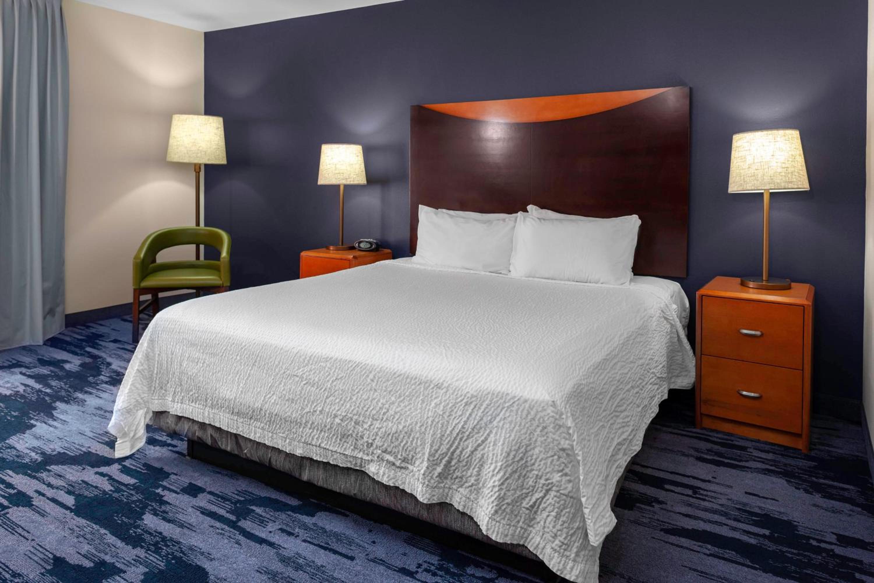 King Room with Sofa Bed - Photo 1