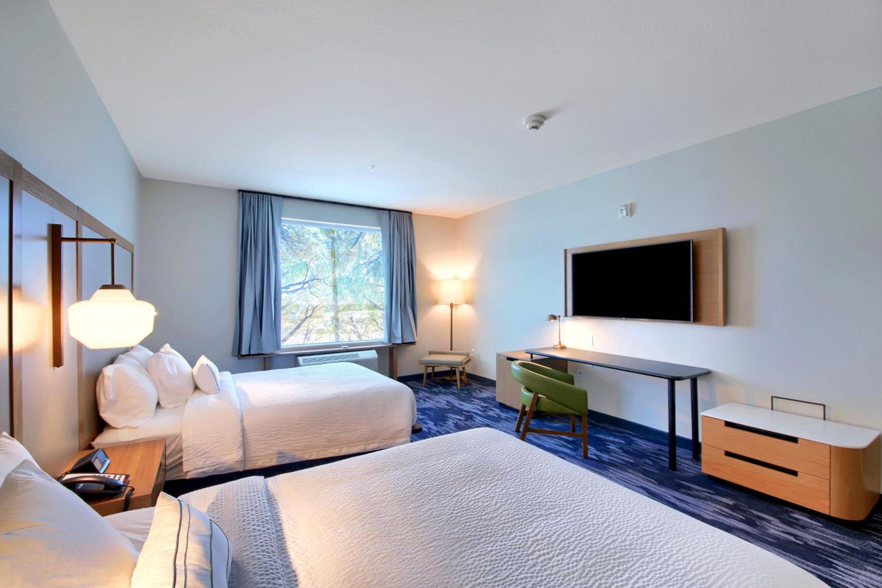 Queen Room with Two Queen Beds and Adapted Tub - Mobility and Hearing Accessible photo 1
