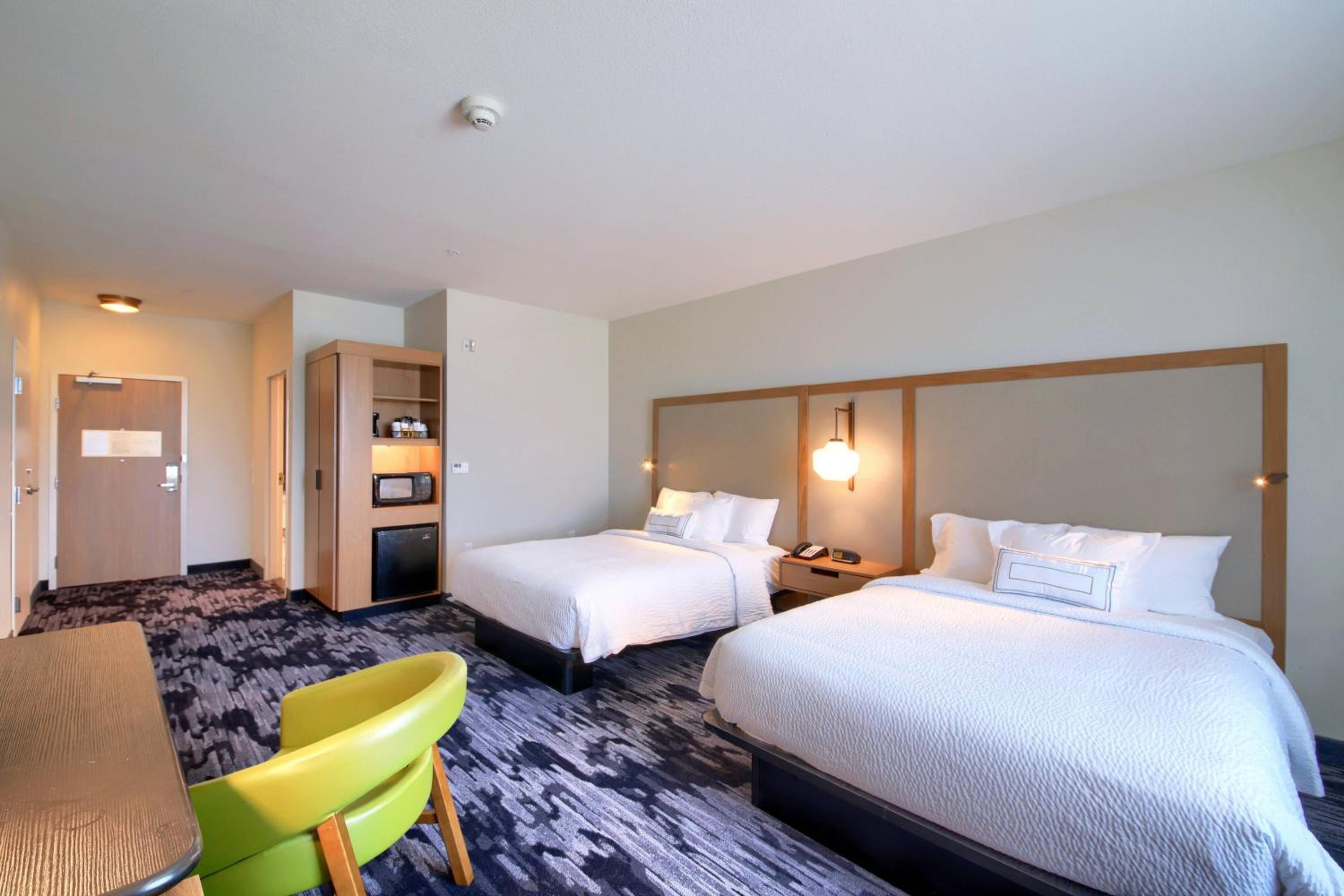 Queen Room with Two Queen Beds and Adapted Tub - Mobility and Hearing Accessible photo 2
