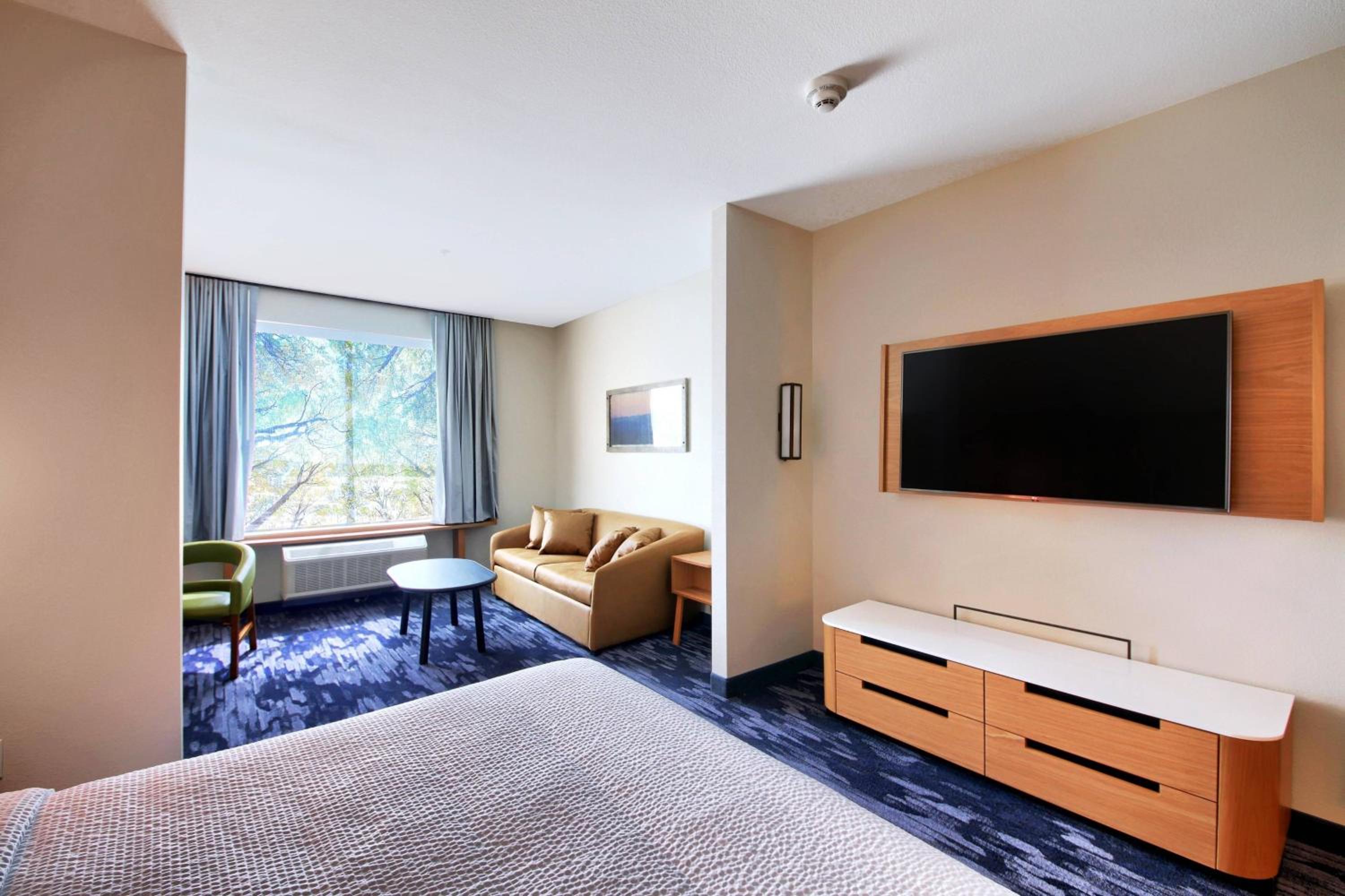 King Suite with Sofa Bed - Hearing Accessible photo 3