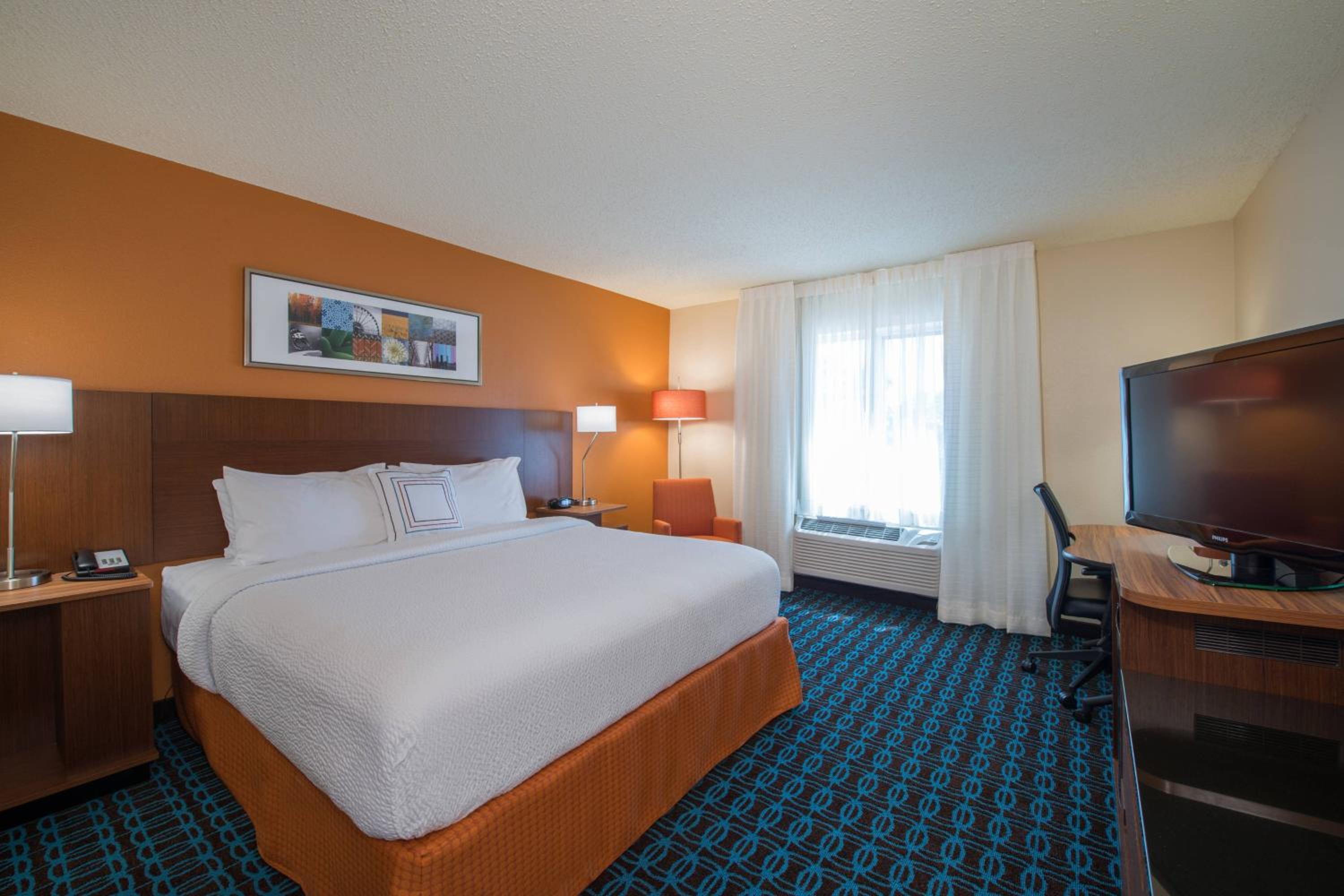 King Room with Adapted Tub - Mobility and Hearing Accessible