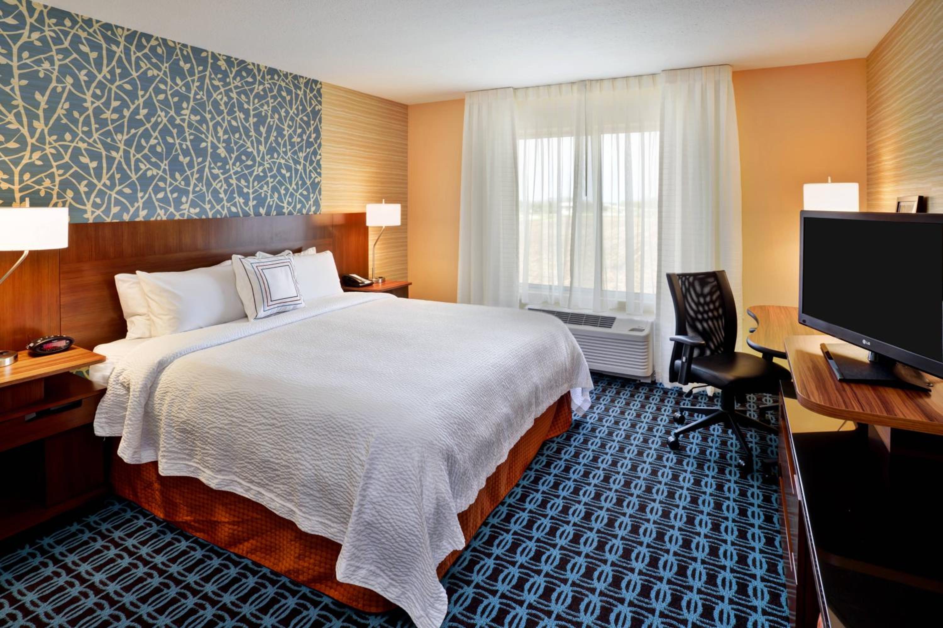 King Room - Hearing Accessible photo 1