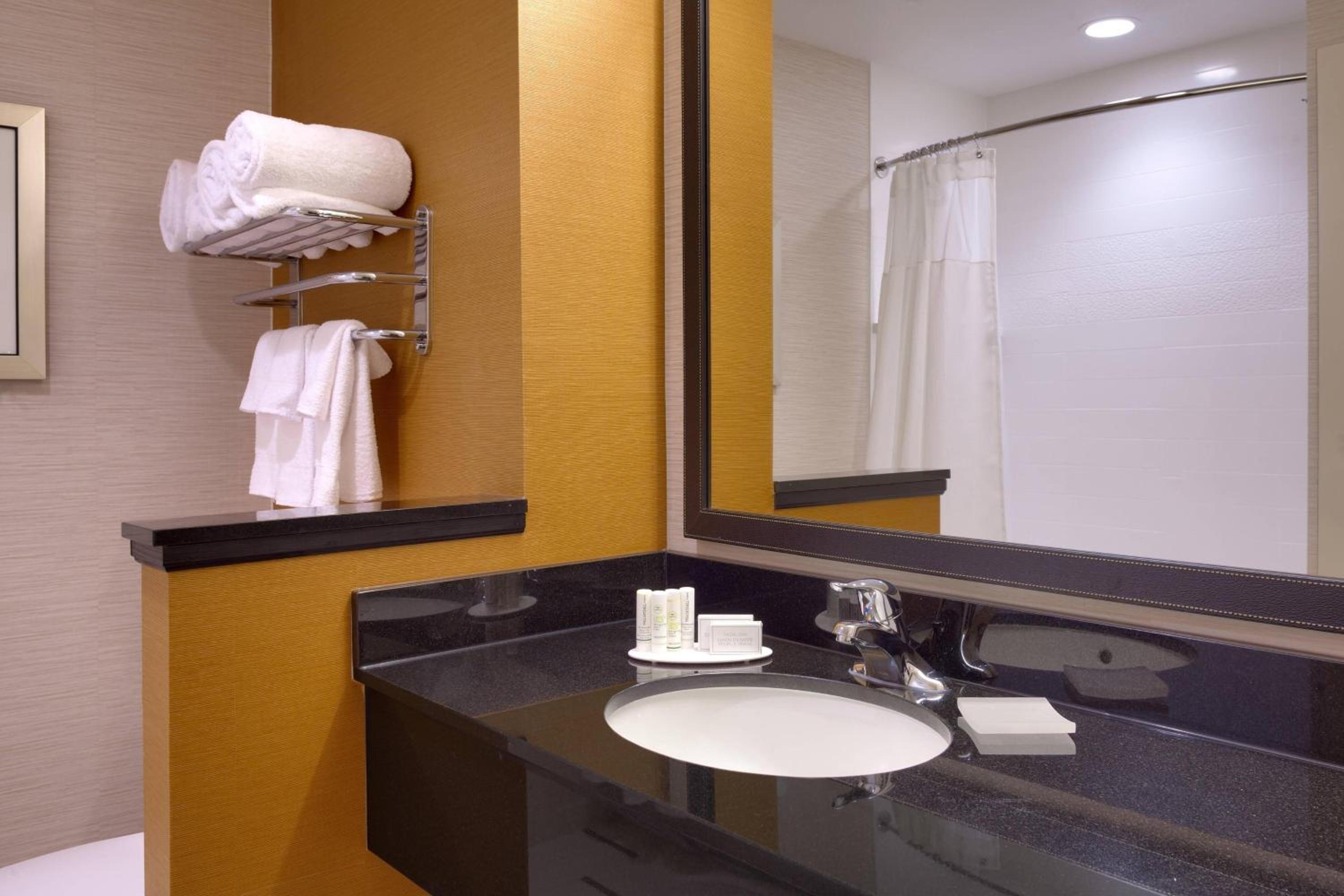 2 Queen Guest Room (Mobility Accessible w/Tub) photo 3