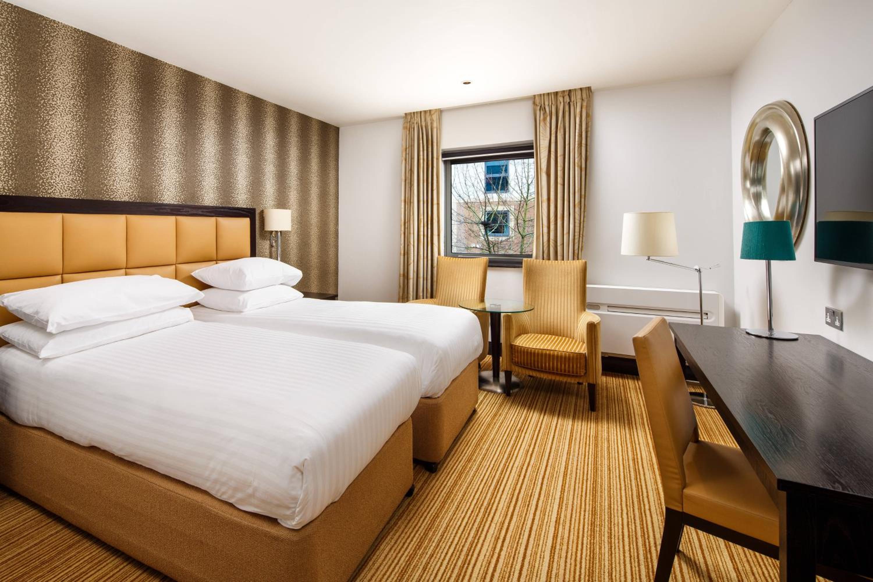 Deluxe with One Twin Bed and 2 Adults Occupancy (Non Smoking) photo 2
