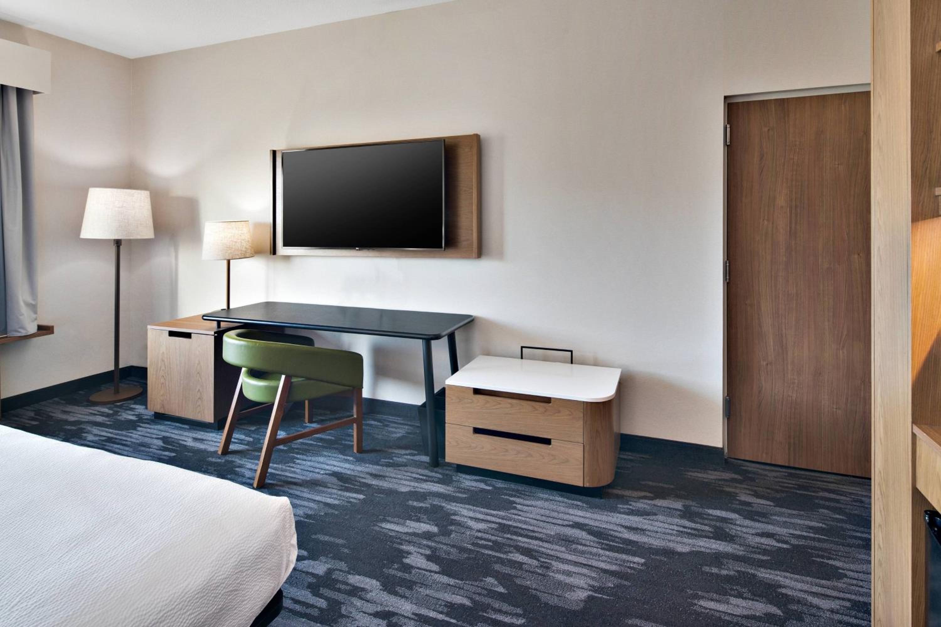 Queen Room with Two Queen Beds - Hearing Accessible - Photo 1