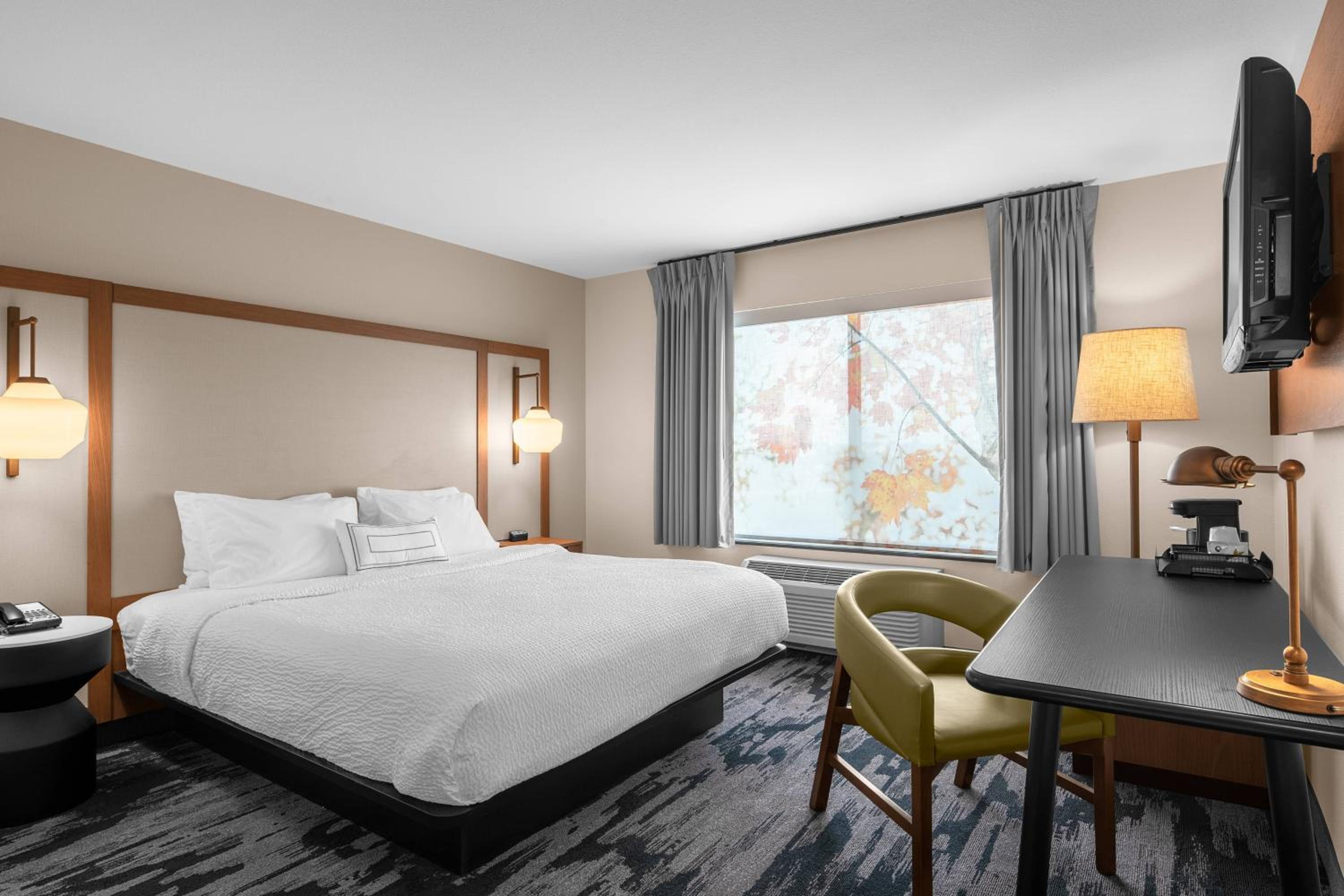 King Room - Hearing Accessible photo 1