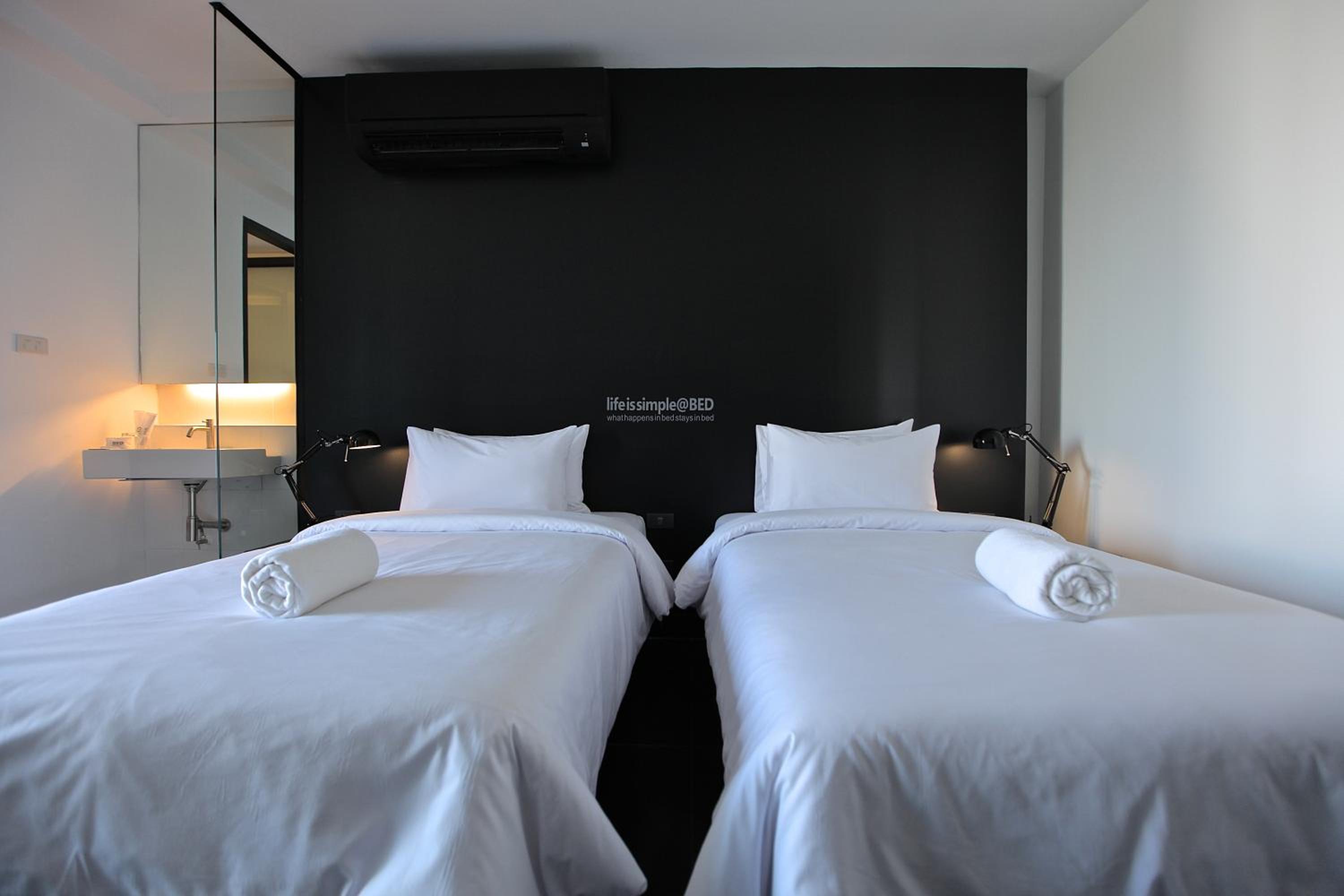 Standard Twin Room - Photo 8
