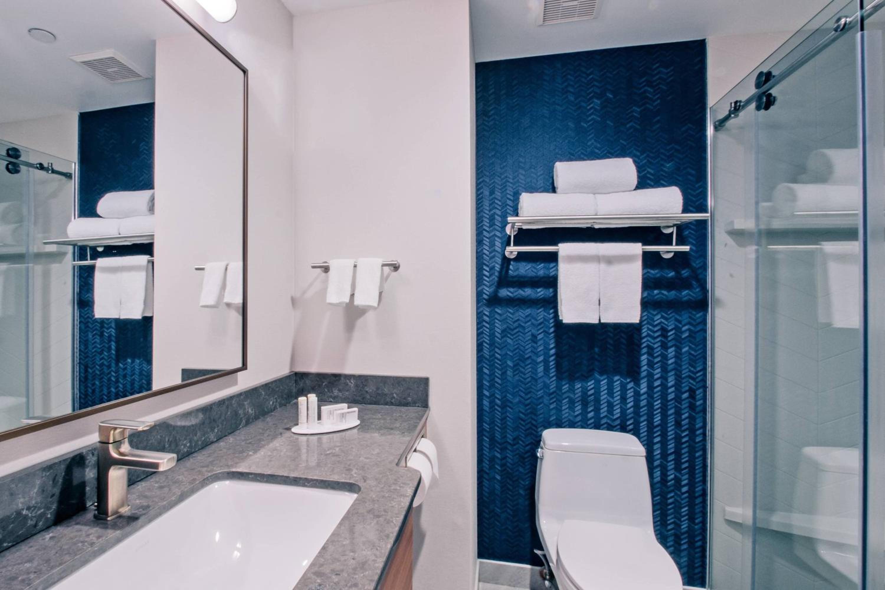 King Room - Hearing Accessible - Photo 3