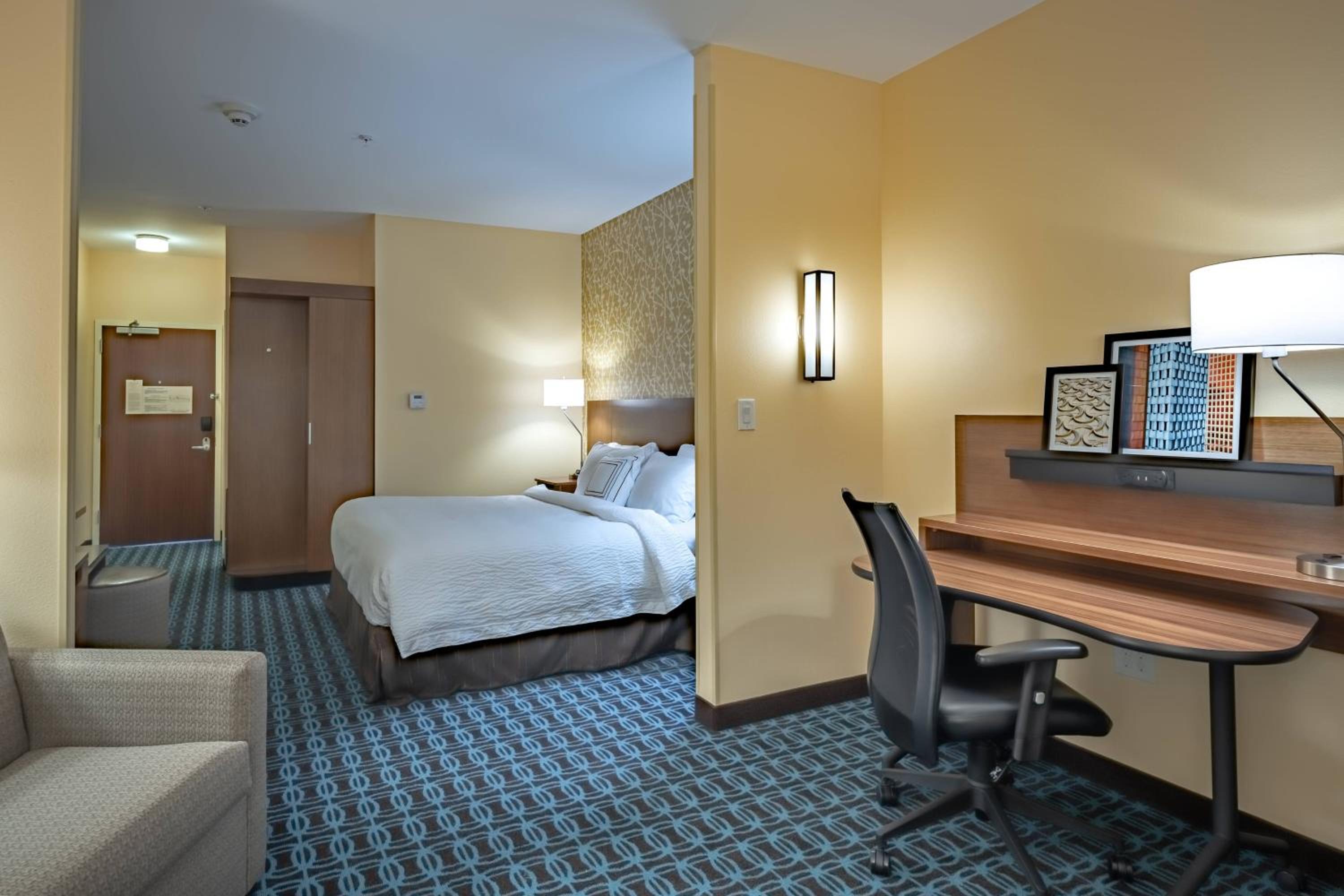 King Suite with Sofa Bed and Adapted Tub - Mobility Accessible