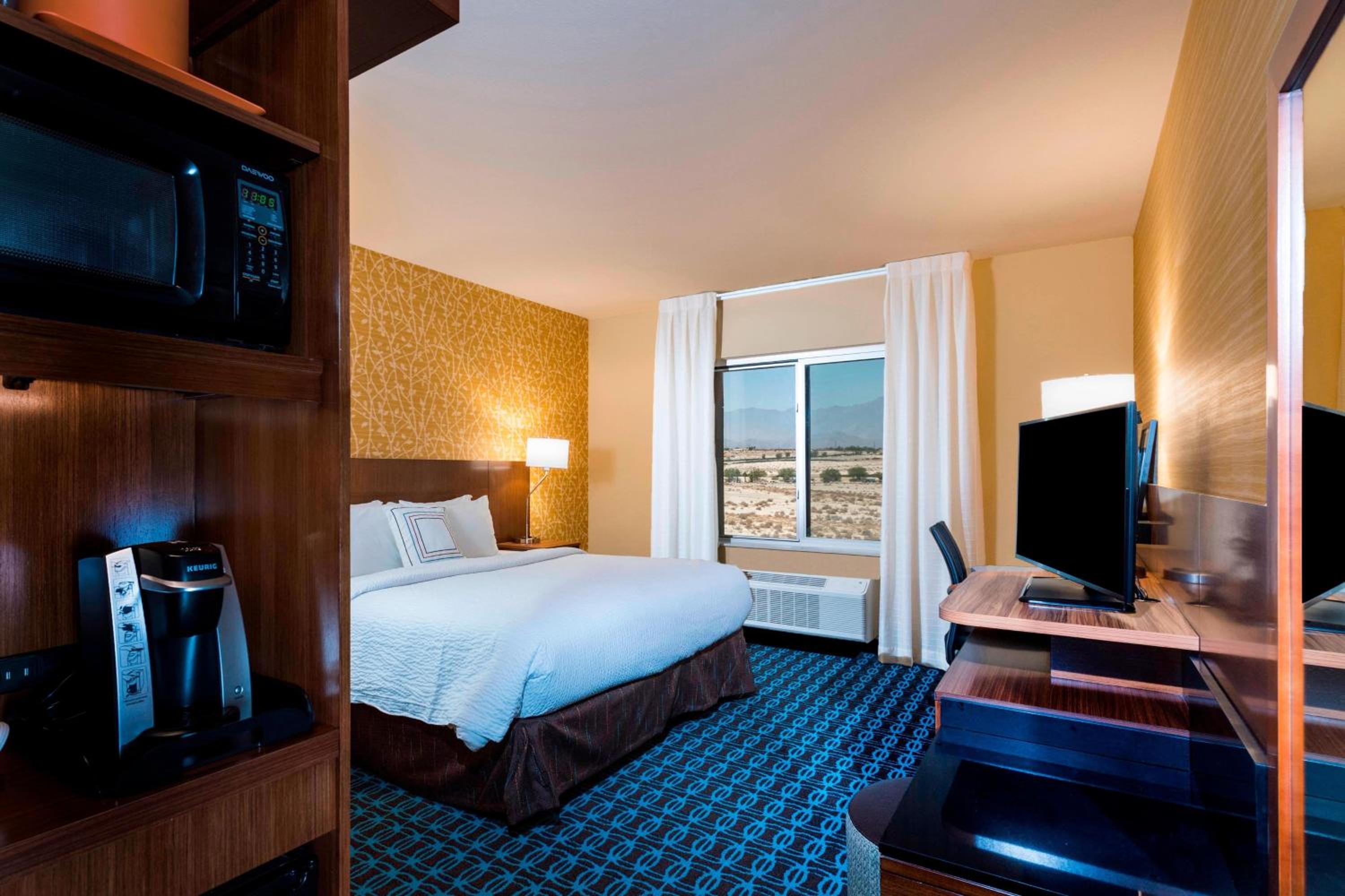 King Room with Roll-in Shower - Mobility Accessible