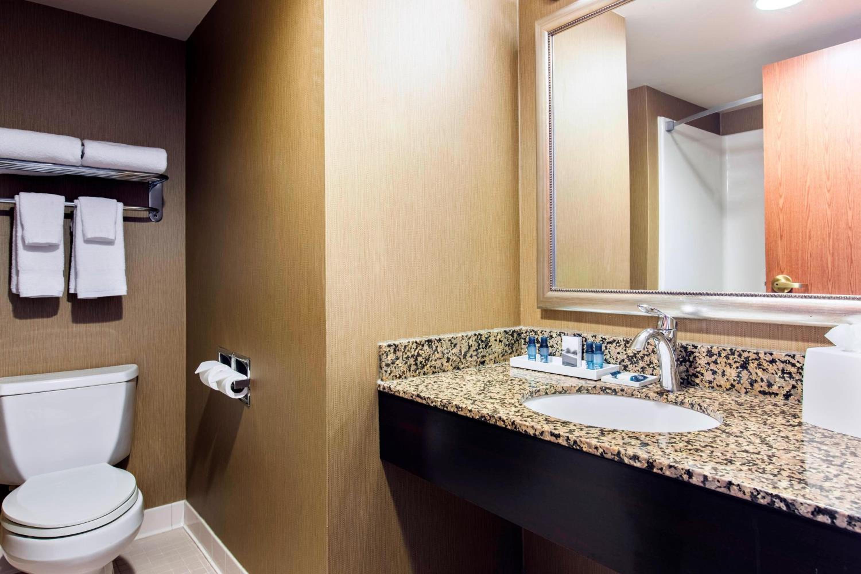 Demi King Suite with Sofa Bed - Photo 2