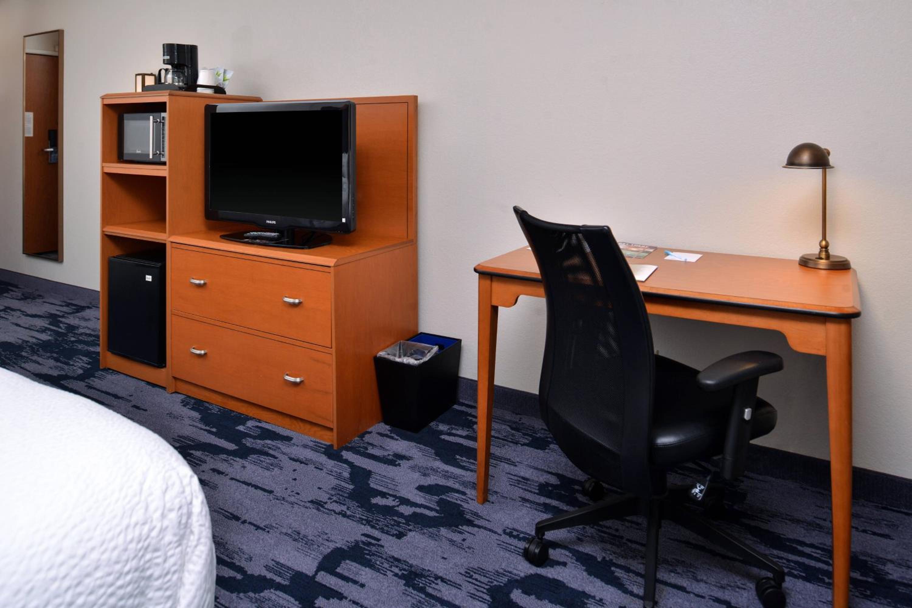 Queen Room with Two Queen Beds - Hearing Accessible - Photo 3