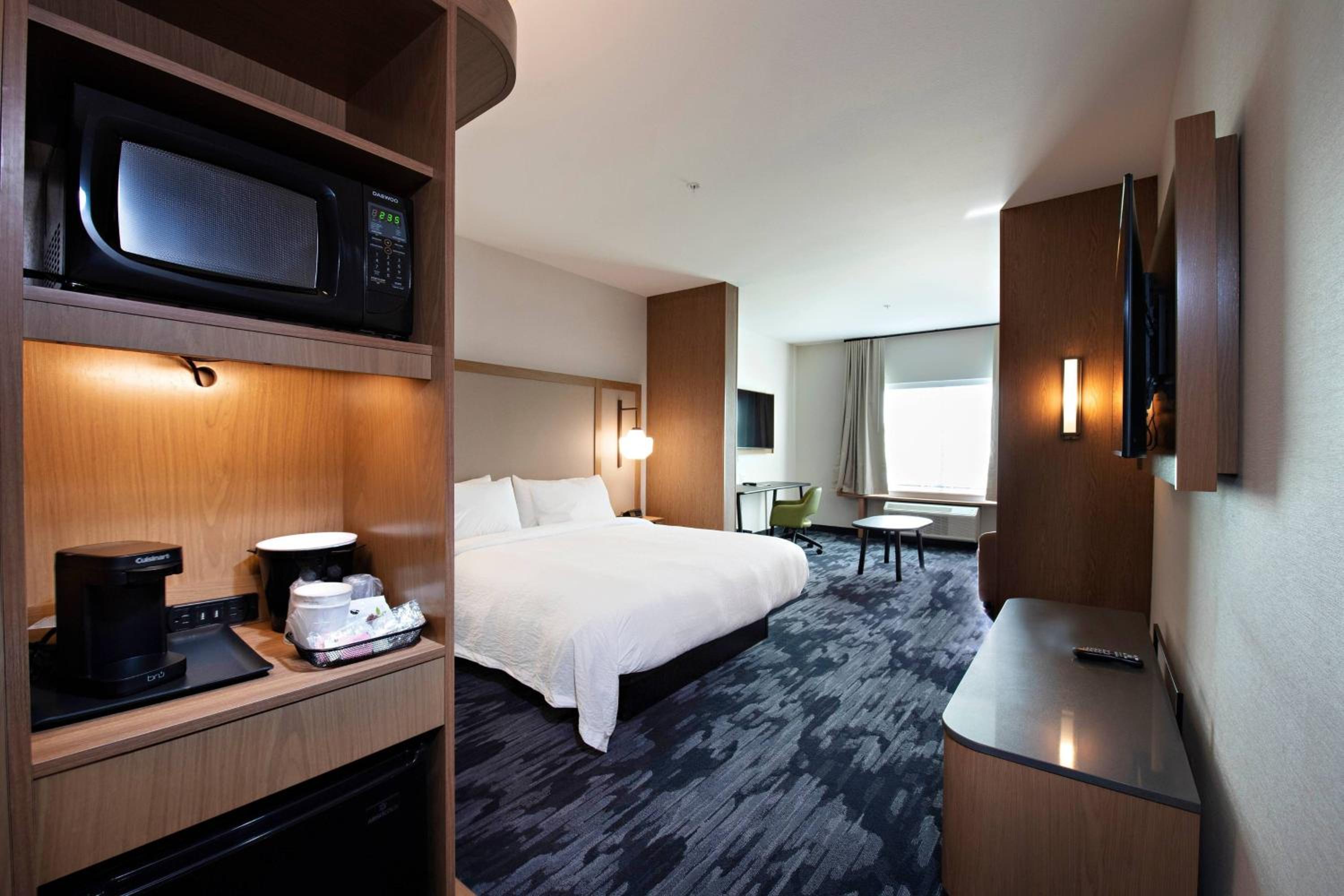King Suite with Sofa Bed - Hearing Accessible - Photo 4