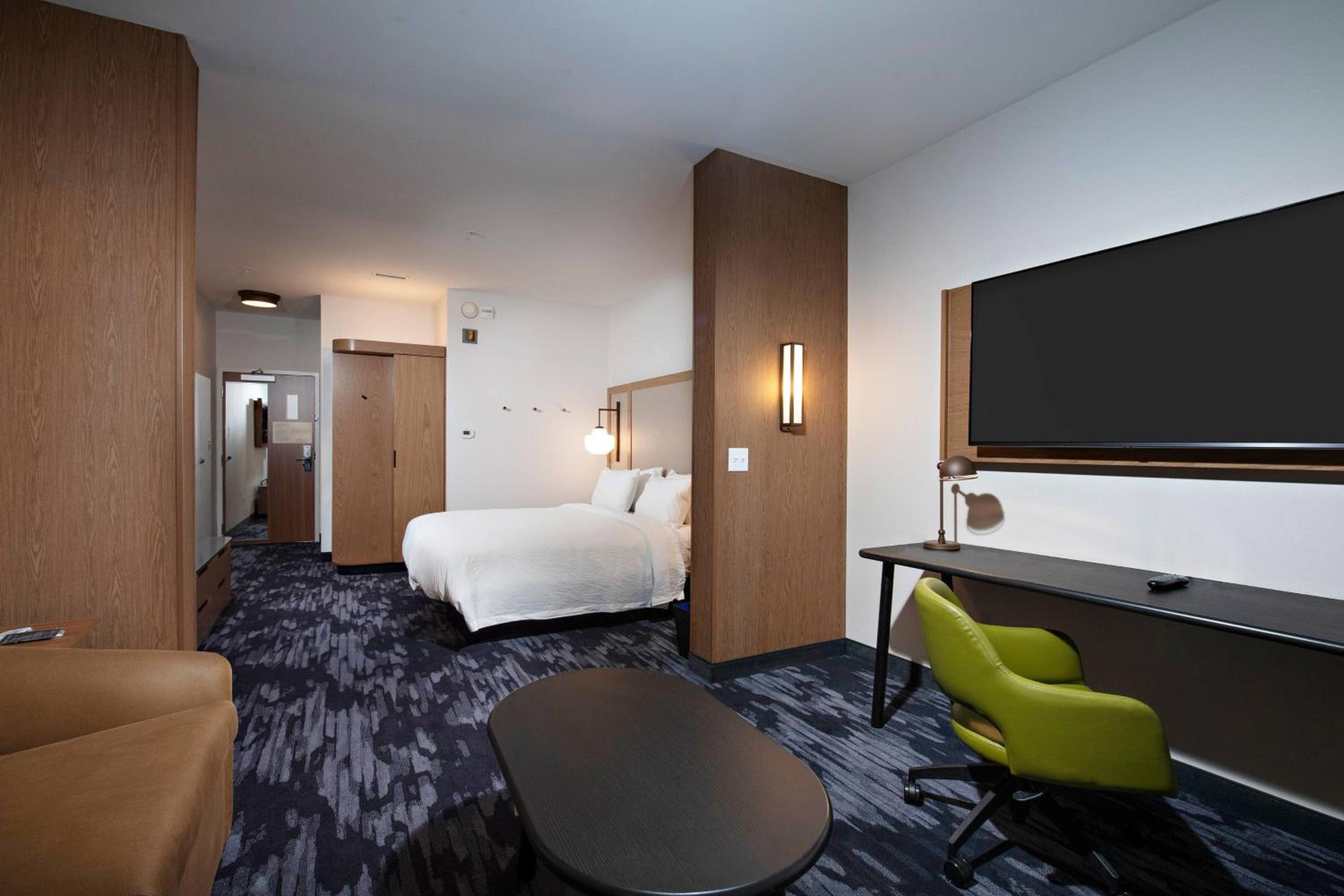 King Suite with Sofa Bed - Hearing Accessible - Photo 2