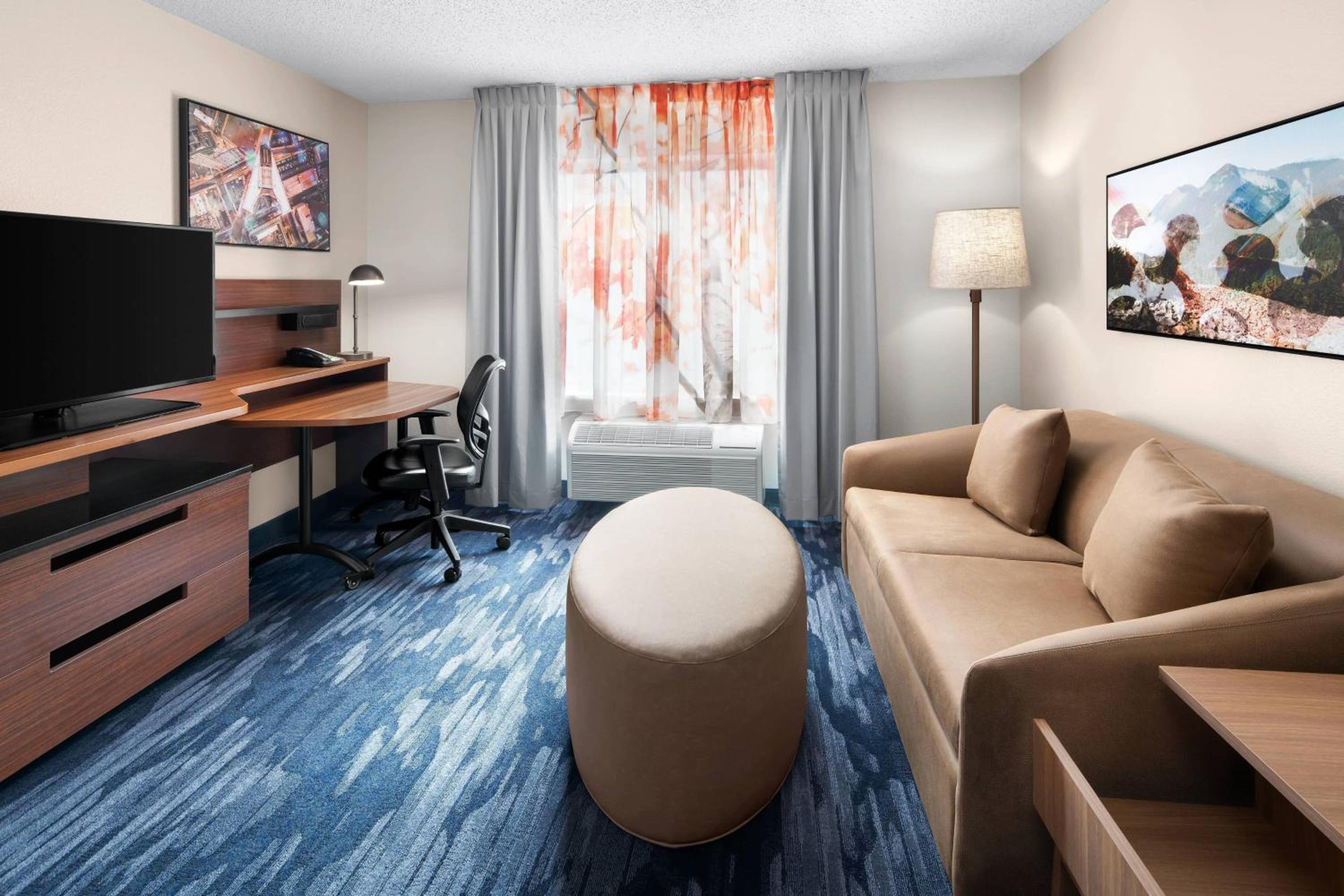 King Suite with Sofa Bed and Roll-in Shower - Mobility Accessible