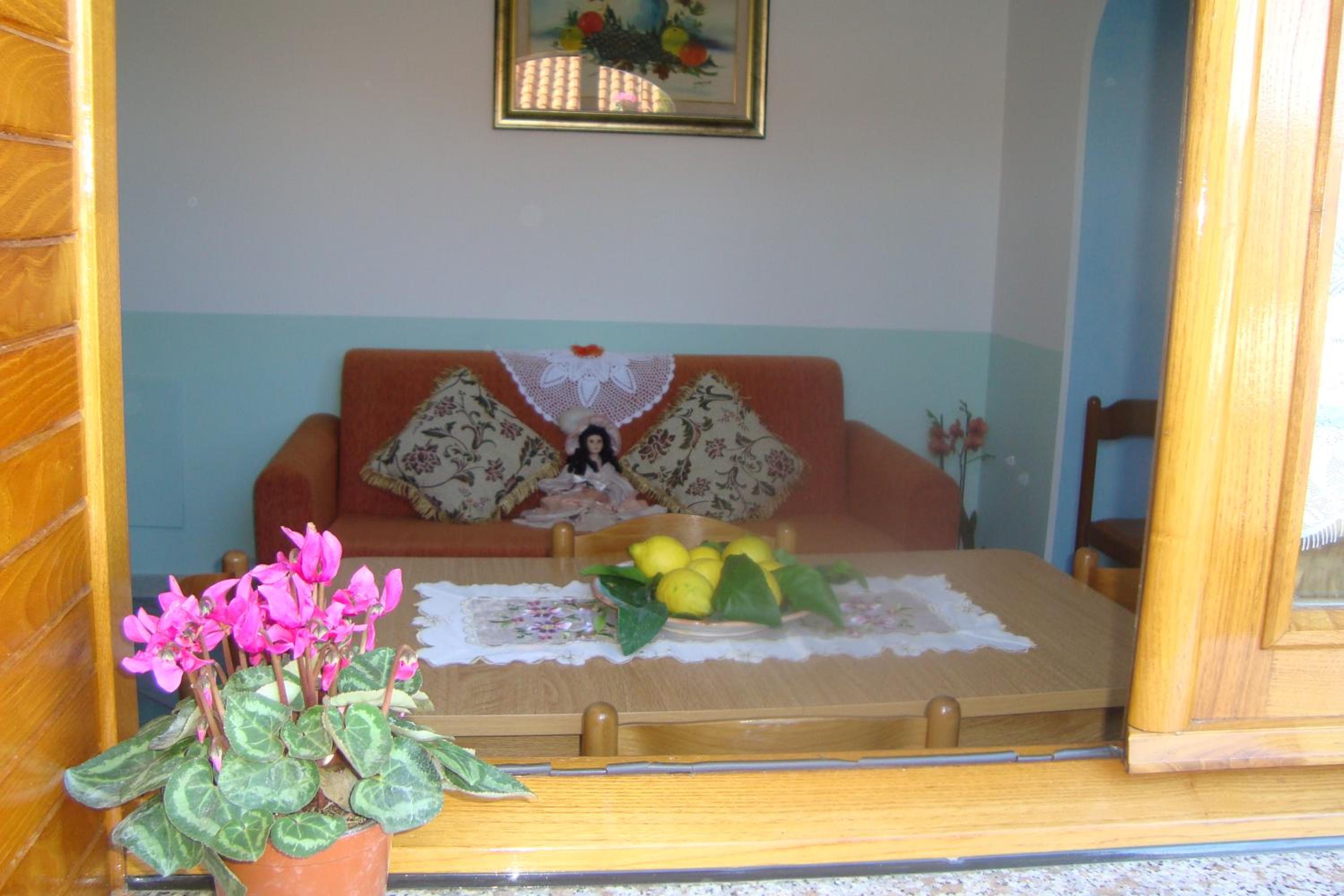 Studio Apartment - Photo 12