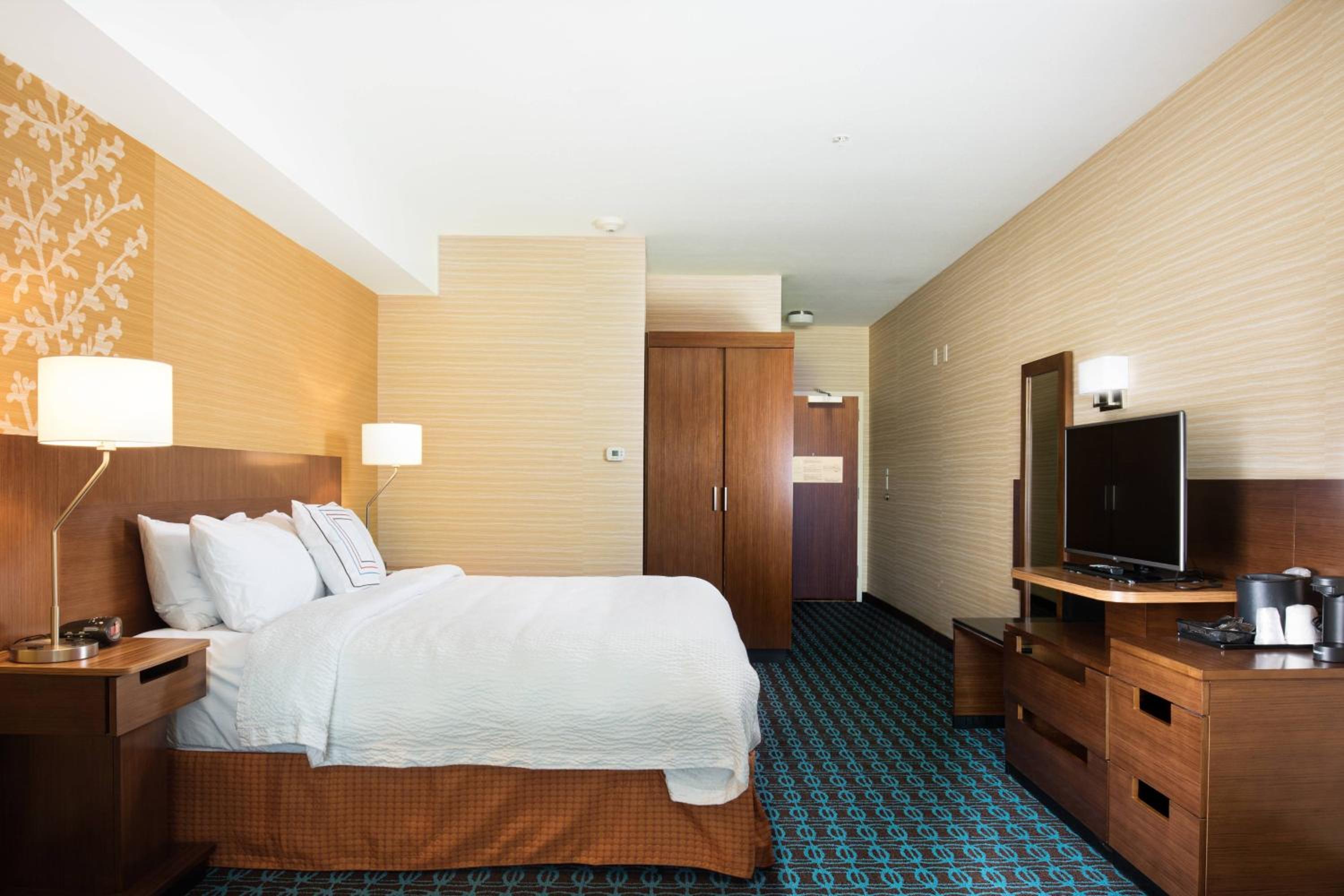 King Room with Roll-In Shower and Transfer Shower - Mobility Access/Hearing Accessible