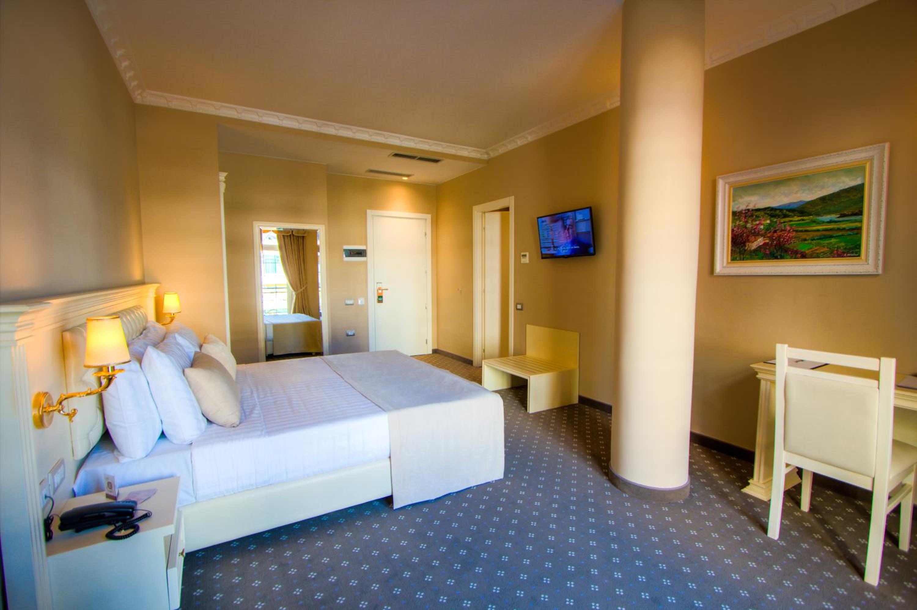 Deluxe Queen Room with Free Airport Transfer