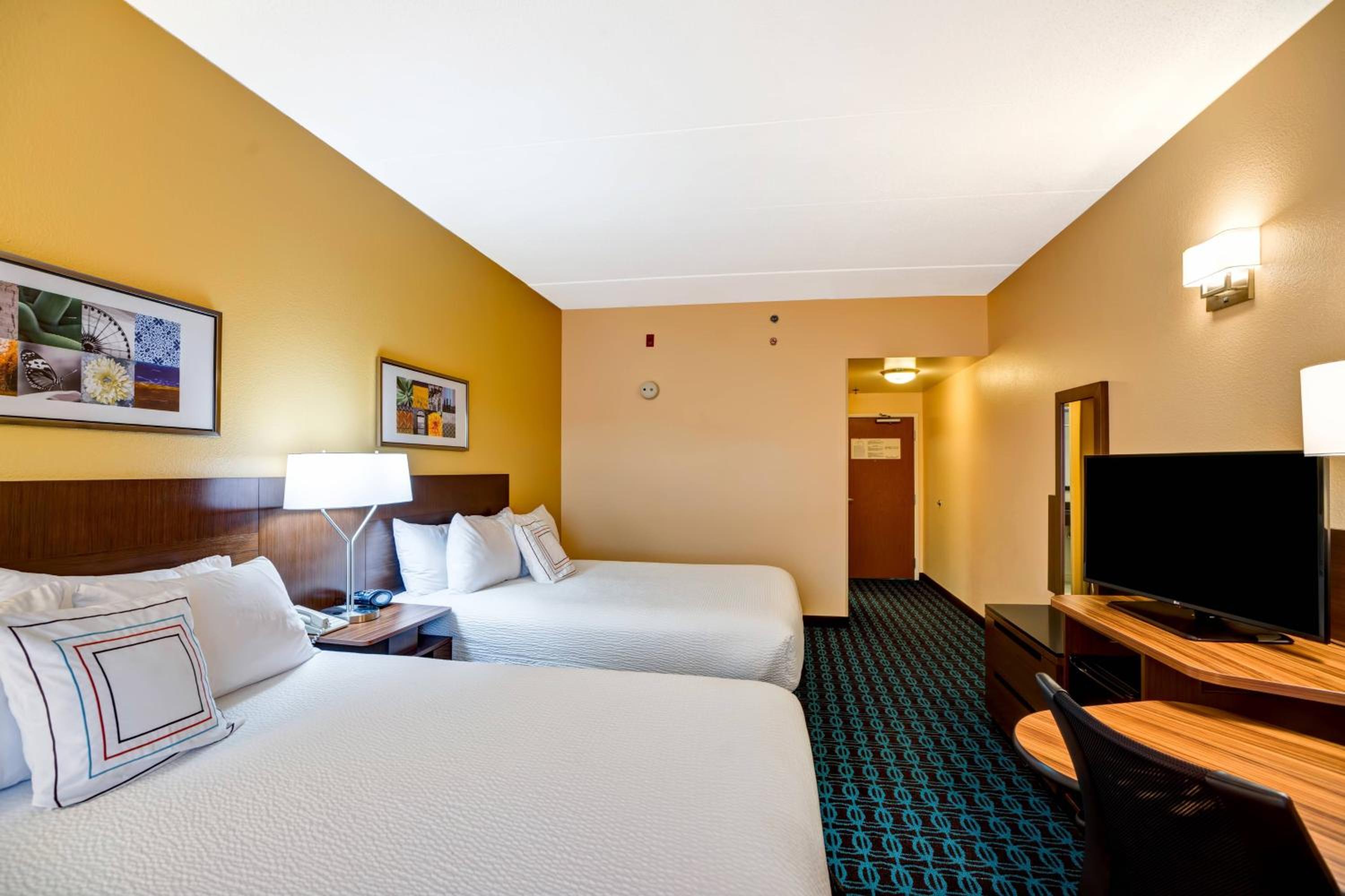 Queen Room with Two Queen Beds - Hearing Accessible - Photo 2
