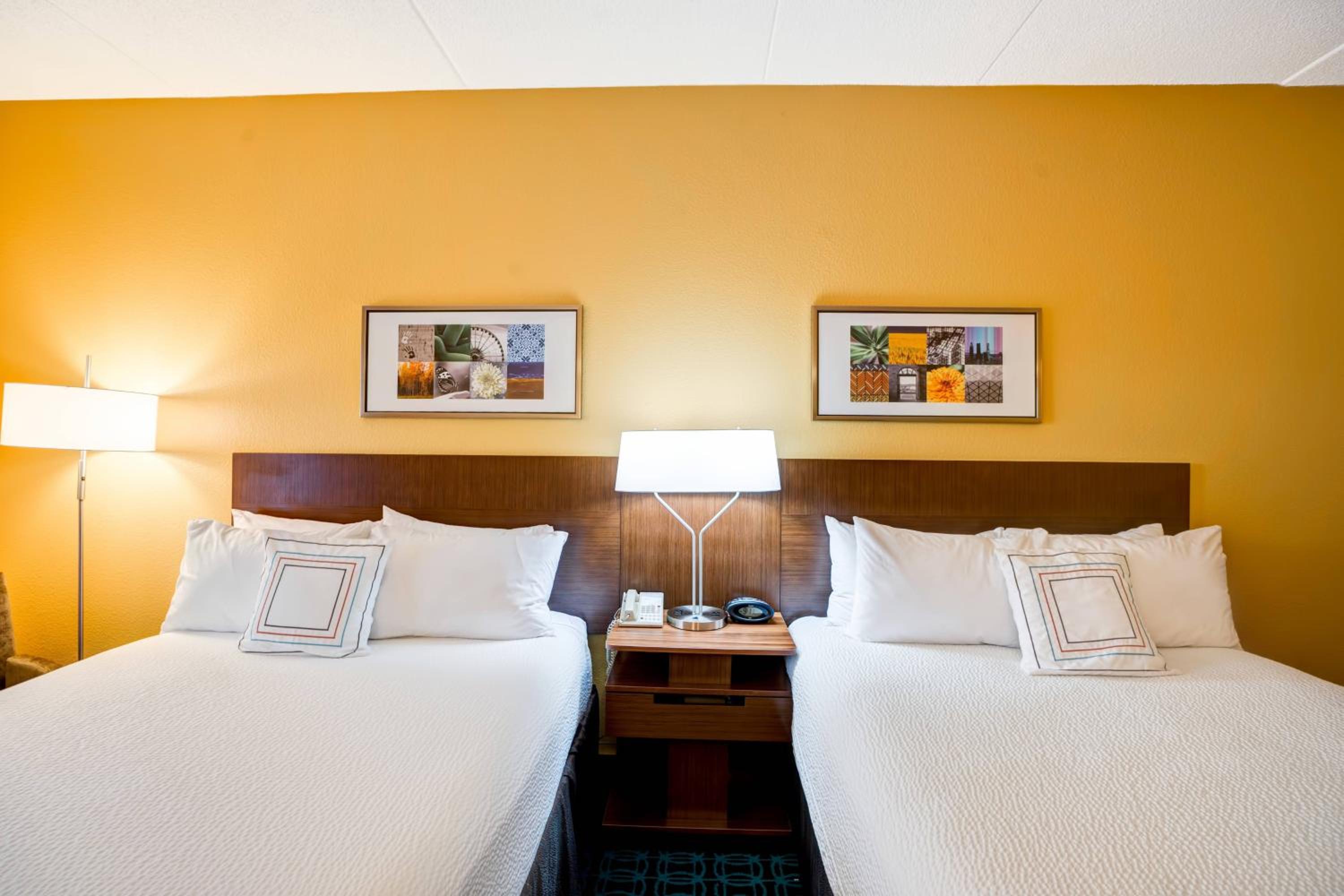 Queen Room with Two Queen Beds - Hearing Accessible - Photo 3