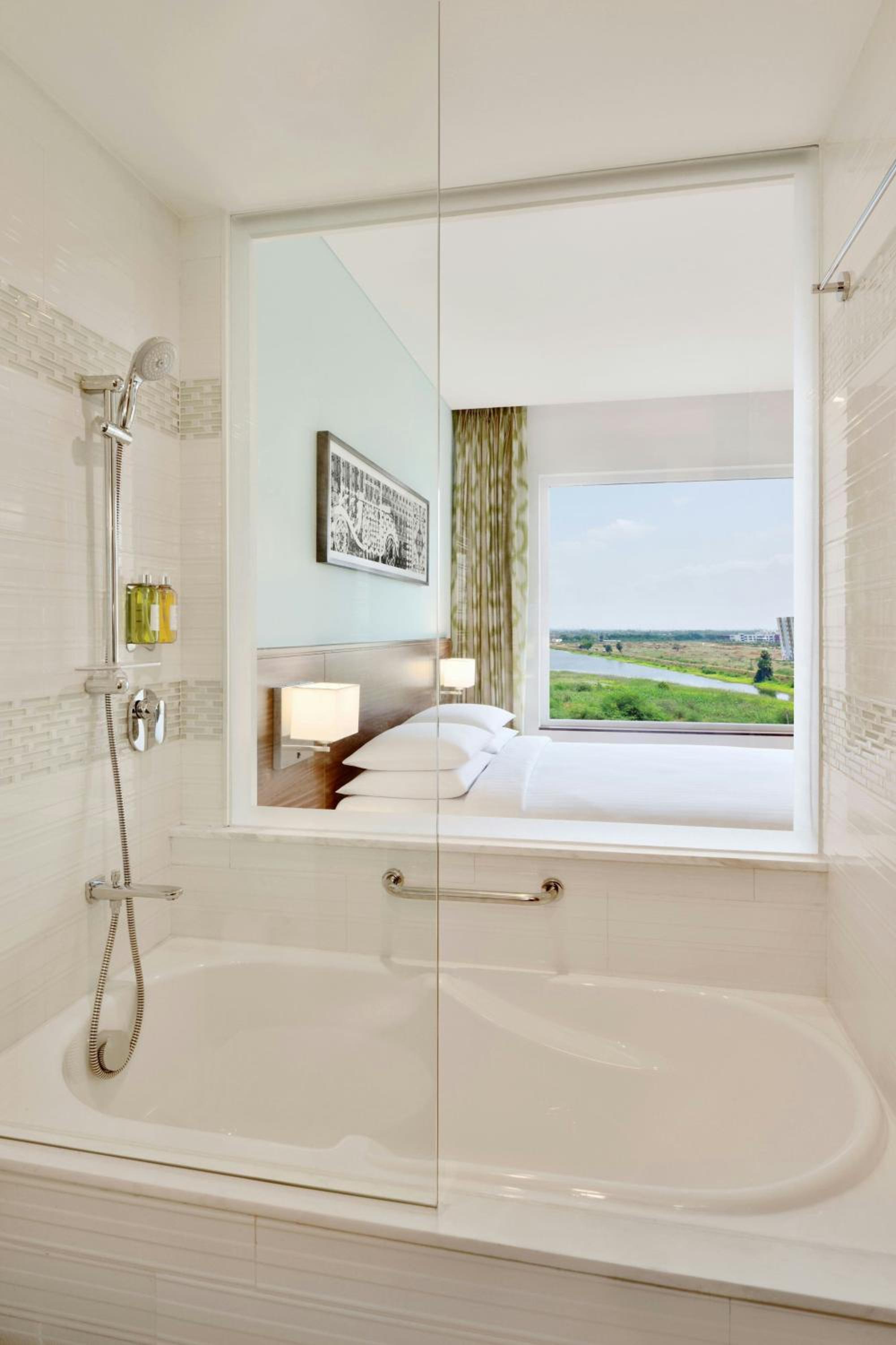 King Room with Lake View photo 2