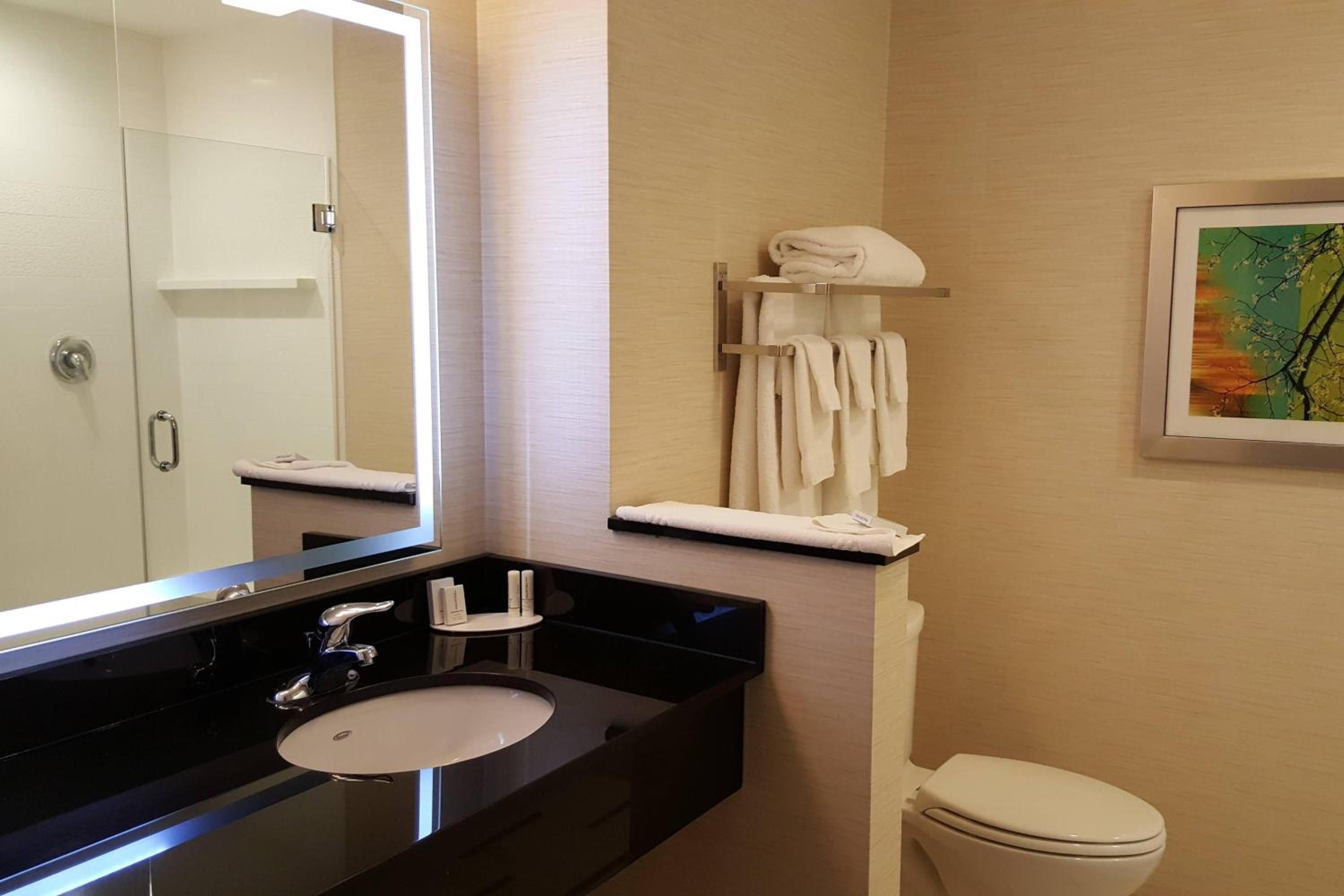 King Room with Adapted Tub - Mobility and Hearing Accessible