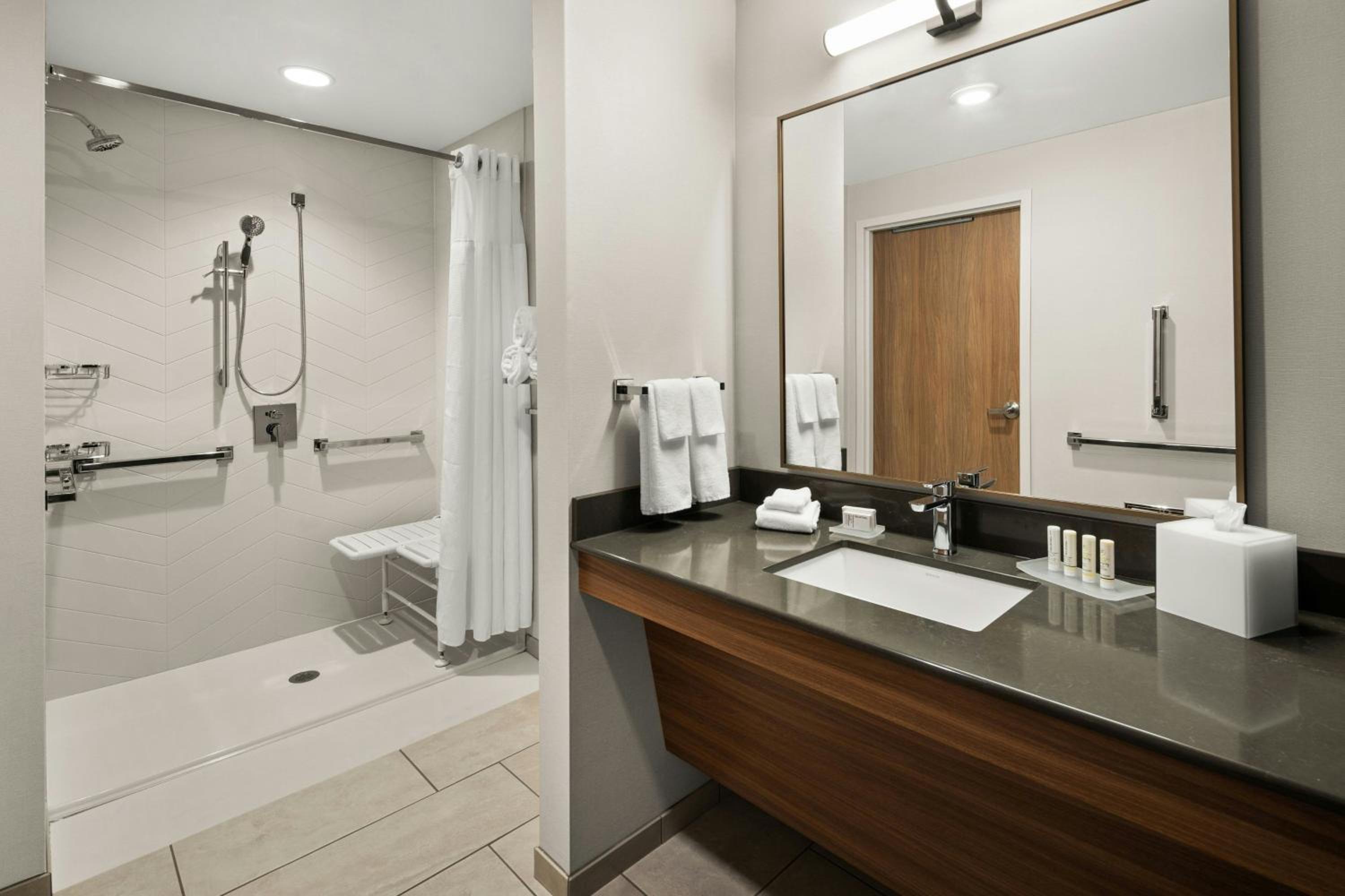 King Room - Hearing Accessible - Photo 4